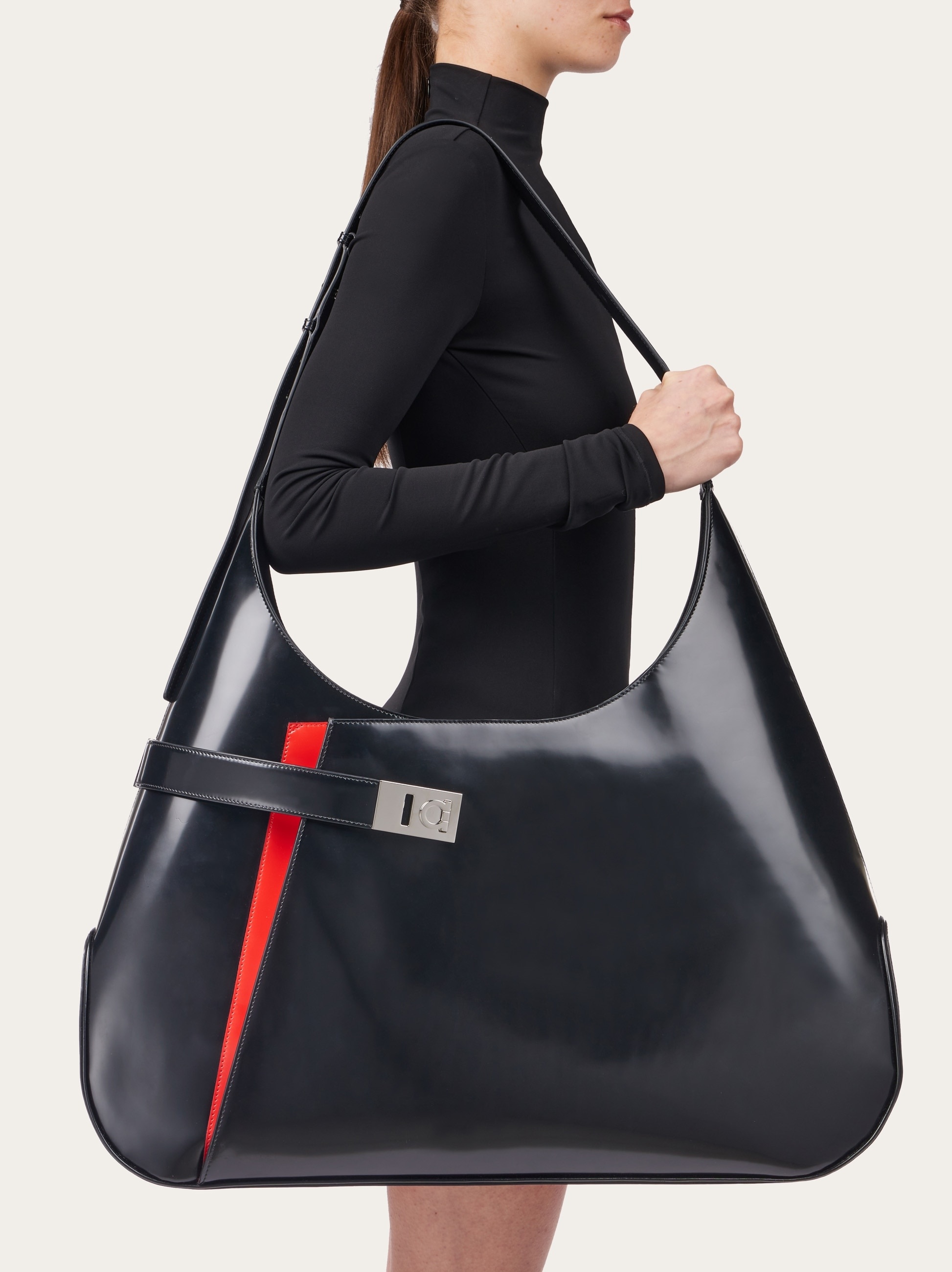 【送料&関税込】Ferragamo Hobo Shoulder Bag Ferragamo Hobo Shoulder Bag | italist