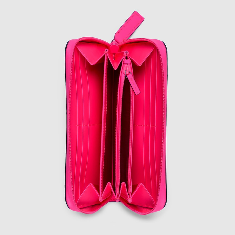 GUCCI GG rubber-effect zip around wallet outlook