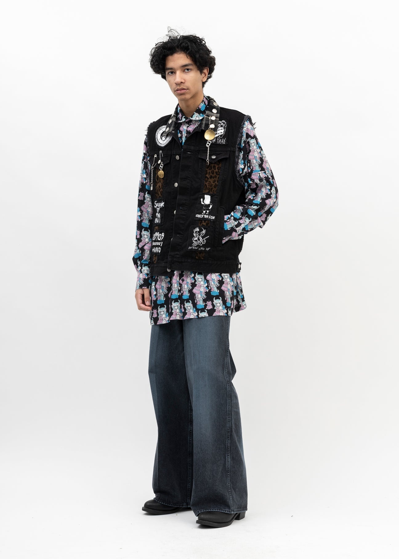 KIDILL SLEEVELESS STUDS DENIM JACKET