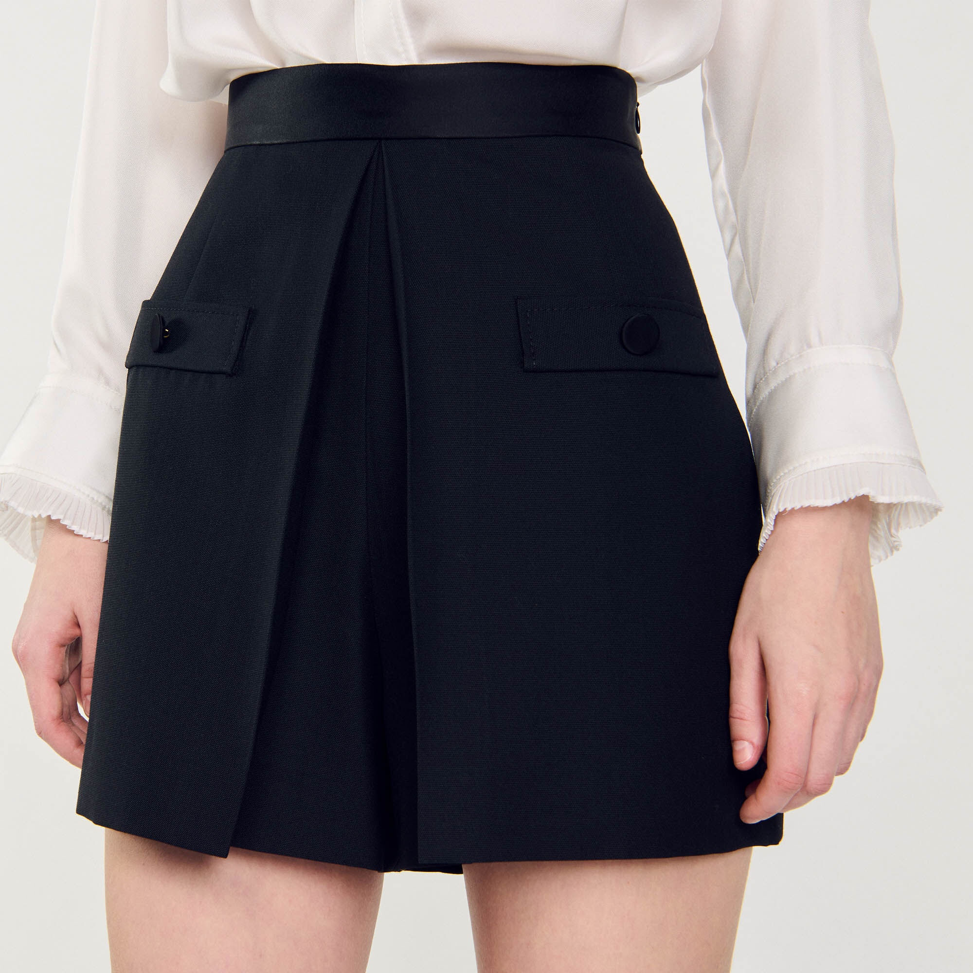 HIGH-WAISTED SHORTS WITH BUTTONS - 4