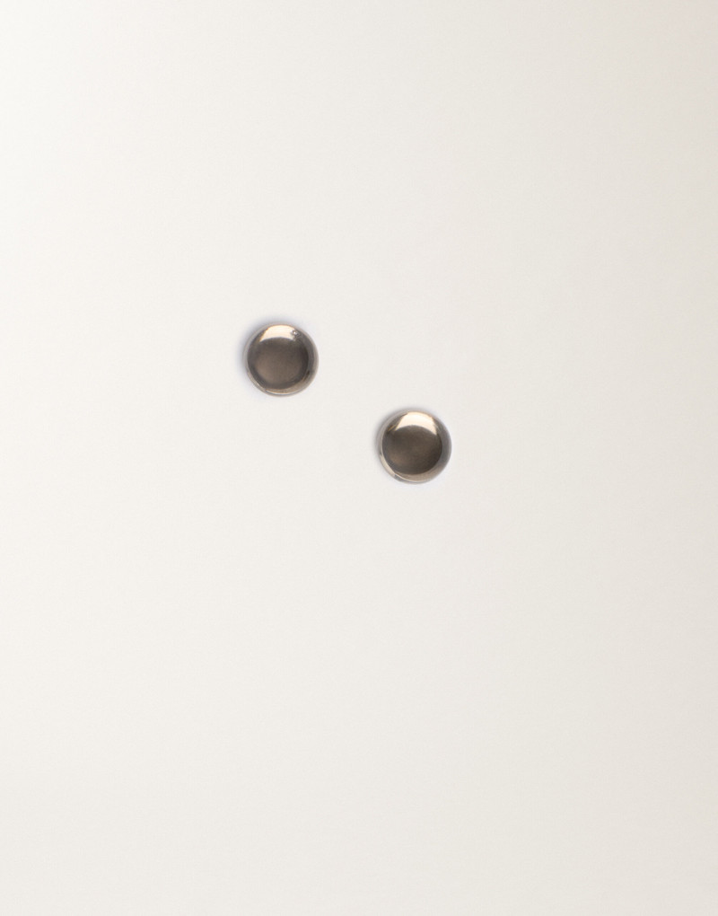 Half-sphere earrings in smoked plexiglass 1