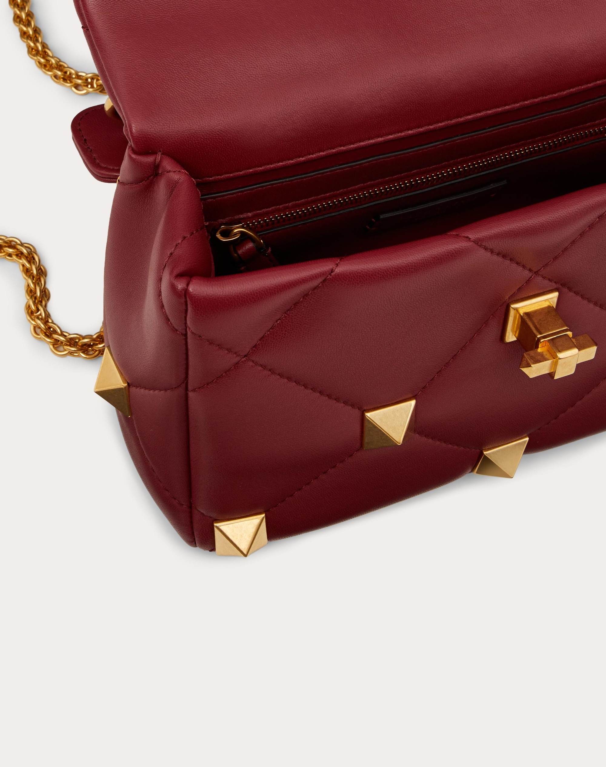 MEDIUM ROMAN STUD THE SHOULDER BAG IN NAPPA WITH CHAIN - 4