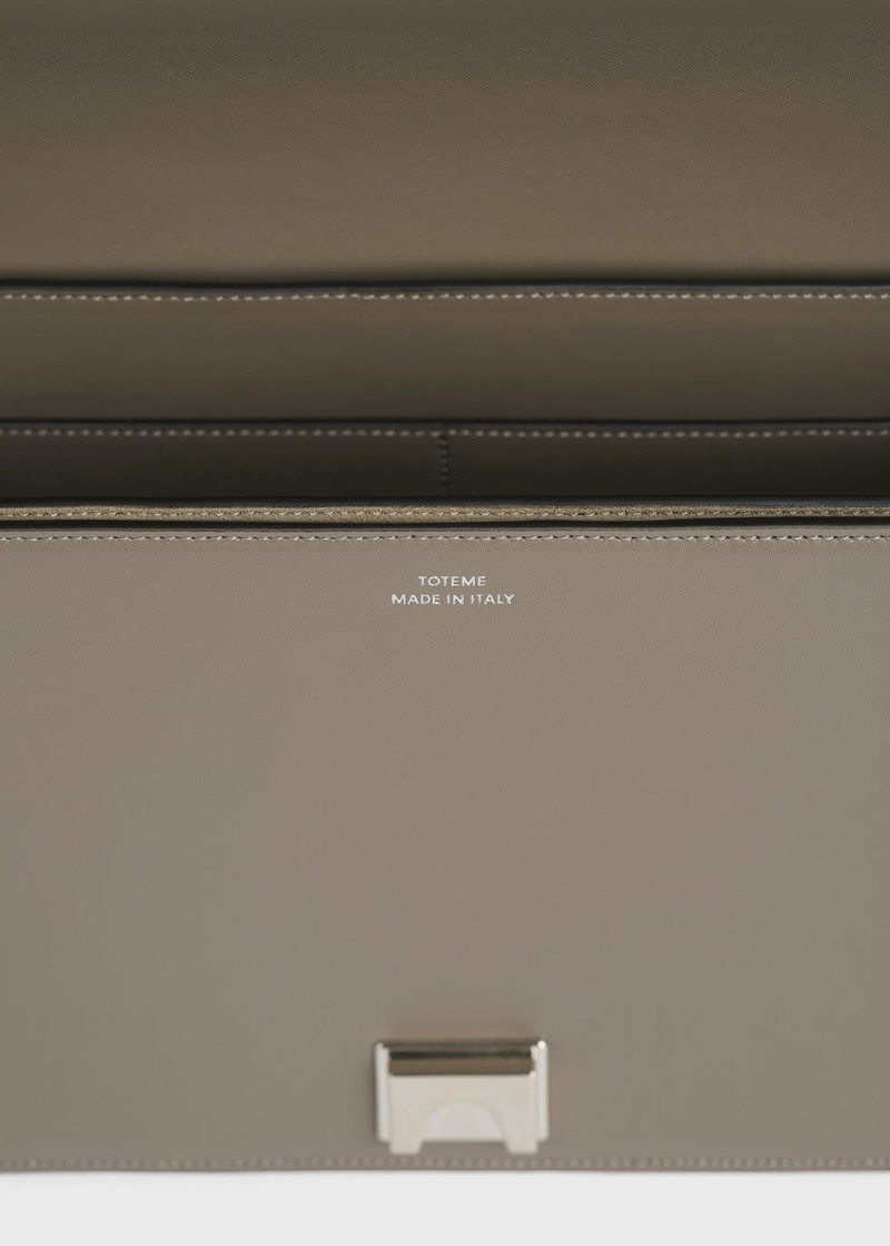 T-Flap bag taupe 6