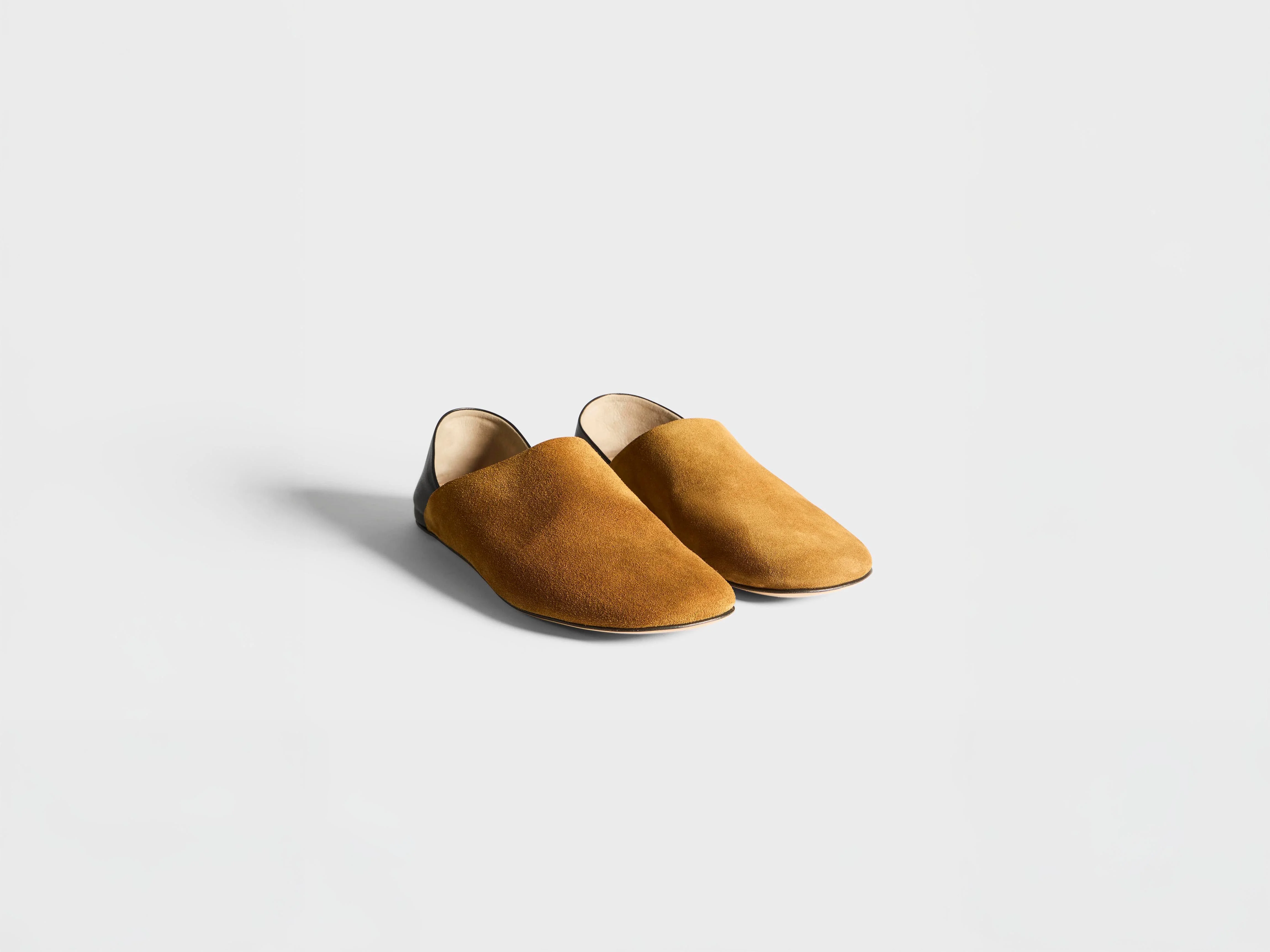 MENS SLIPPER MULE IN CARAMEL & BLACK - 1