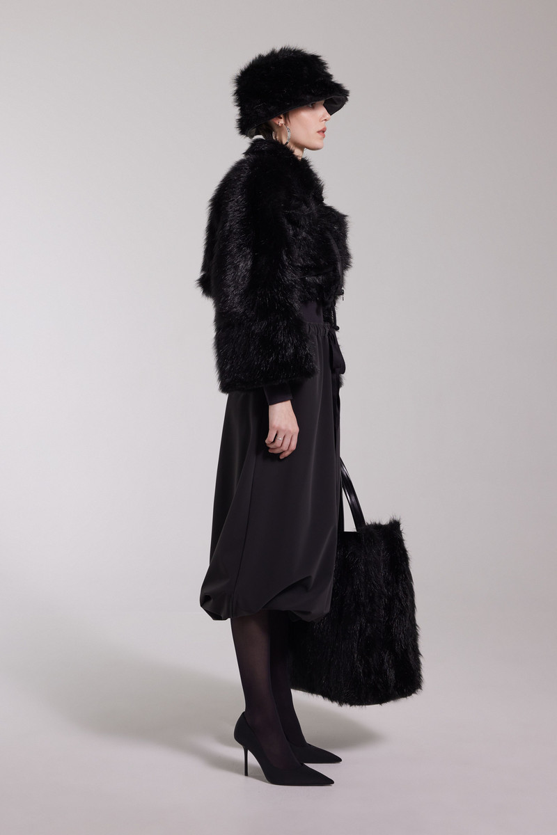 Lilla Tre Zip Faux Fur Black 1