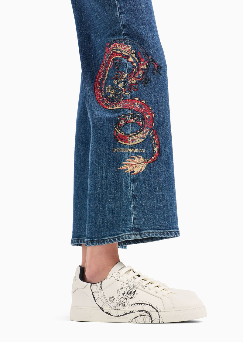 High-waisted cropped jeans in comfort denim with embroidery 6