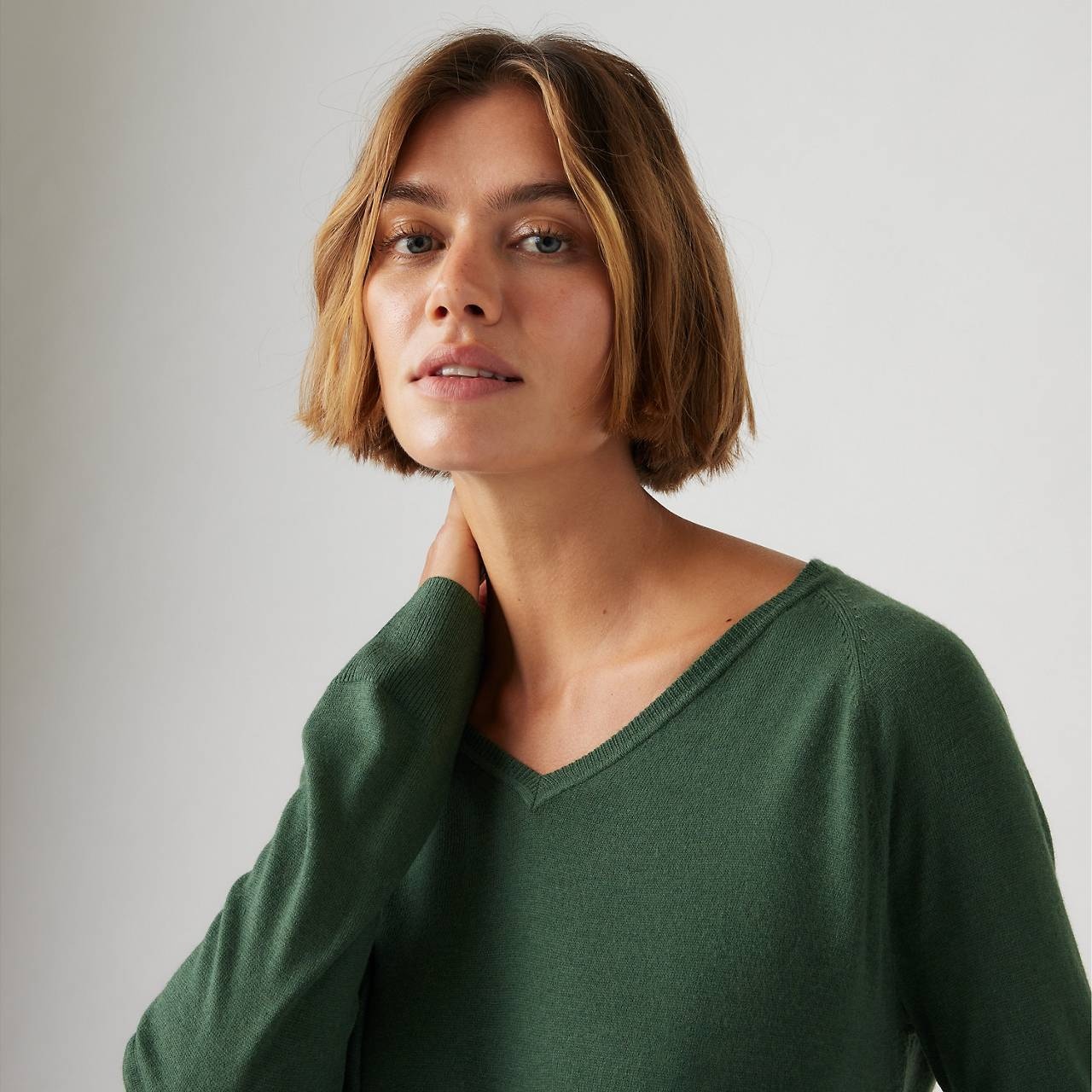 PETAL V-NECK SWEATER - 4