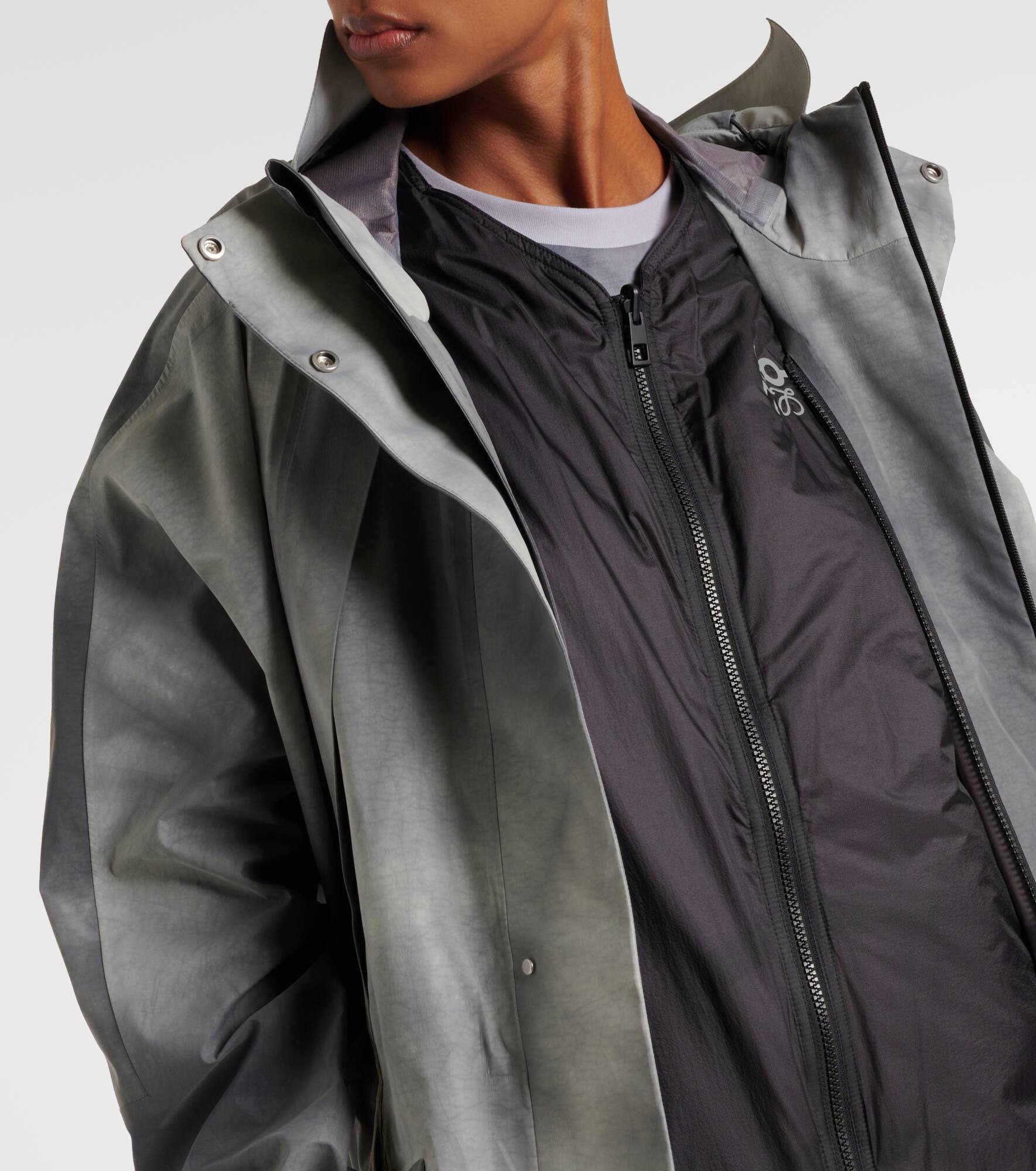 x On technical jacket - 6