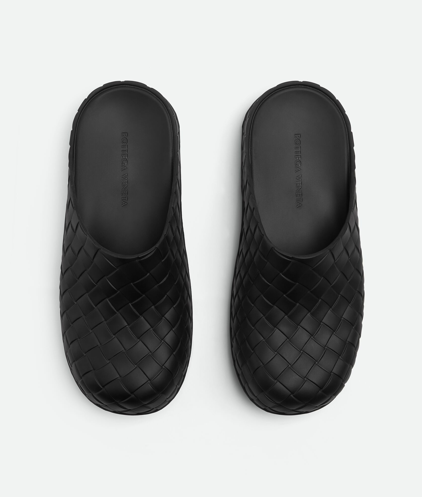 サンダル BOTTEGA VENETA Slippers and Clogs Men Leather Black Intrecciato leather mules in black - Bottega Veneta | Mytheresa