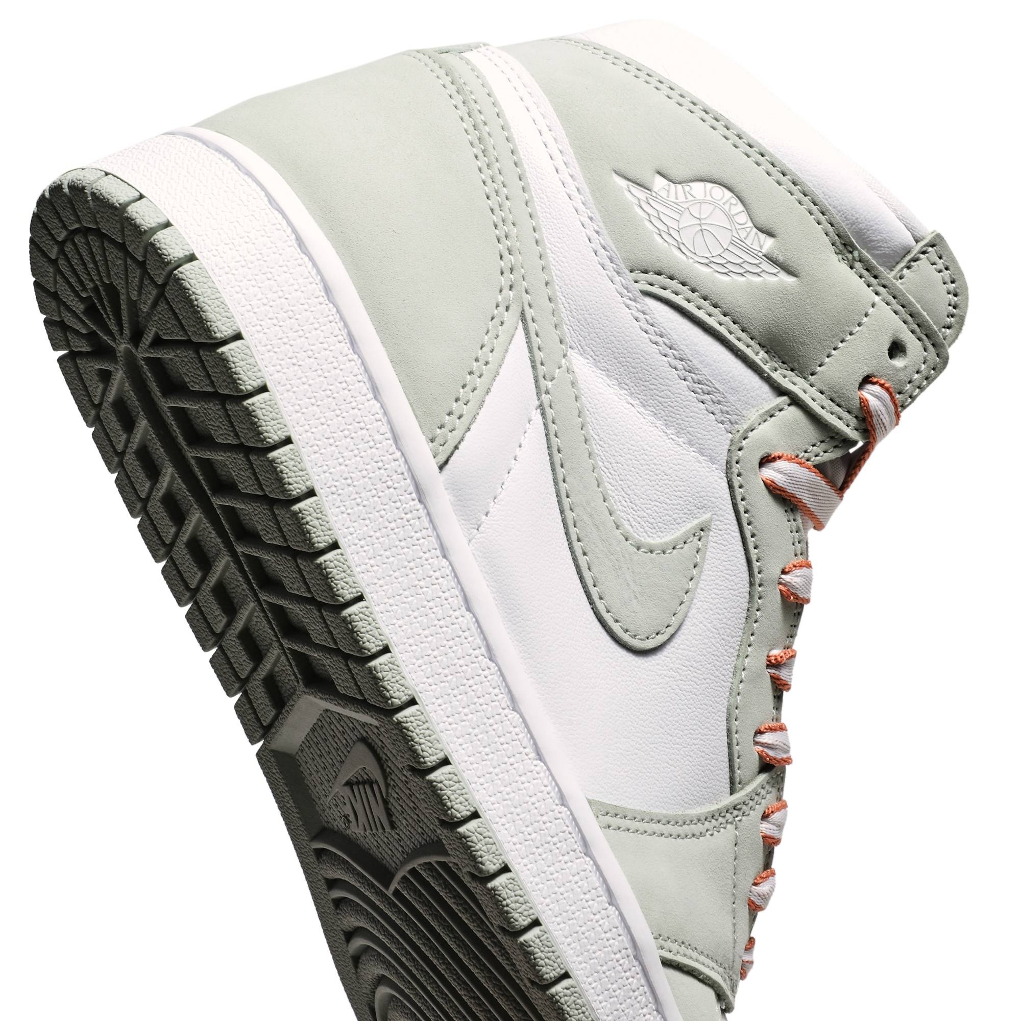 Wmns Air Jordan 1 Retro High OG 'Seafoam' - 10