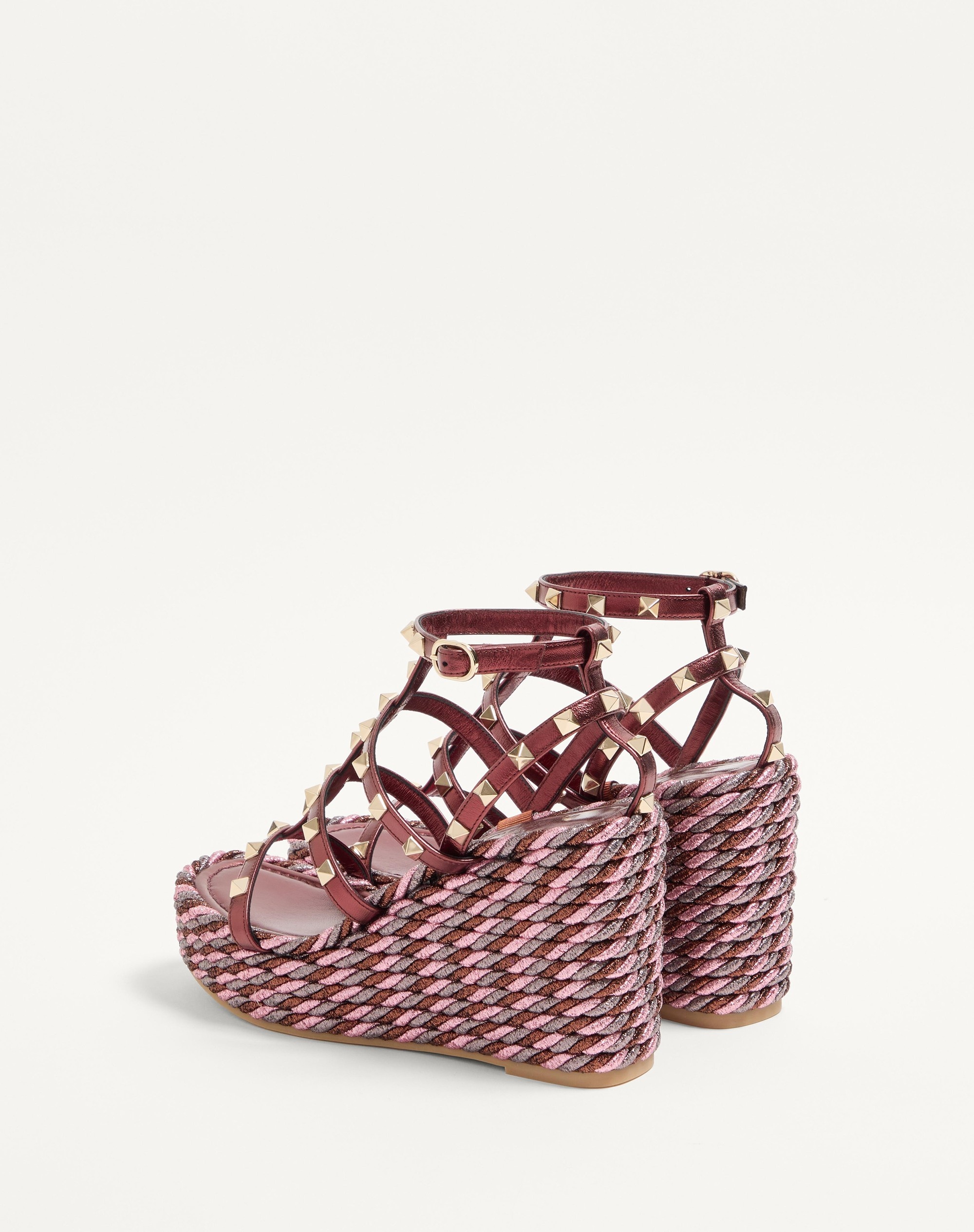 ROCKSTUD WEDGE SANDAL IN LAMINATED NAPPA WITH 95MM STRAPS - 3