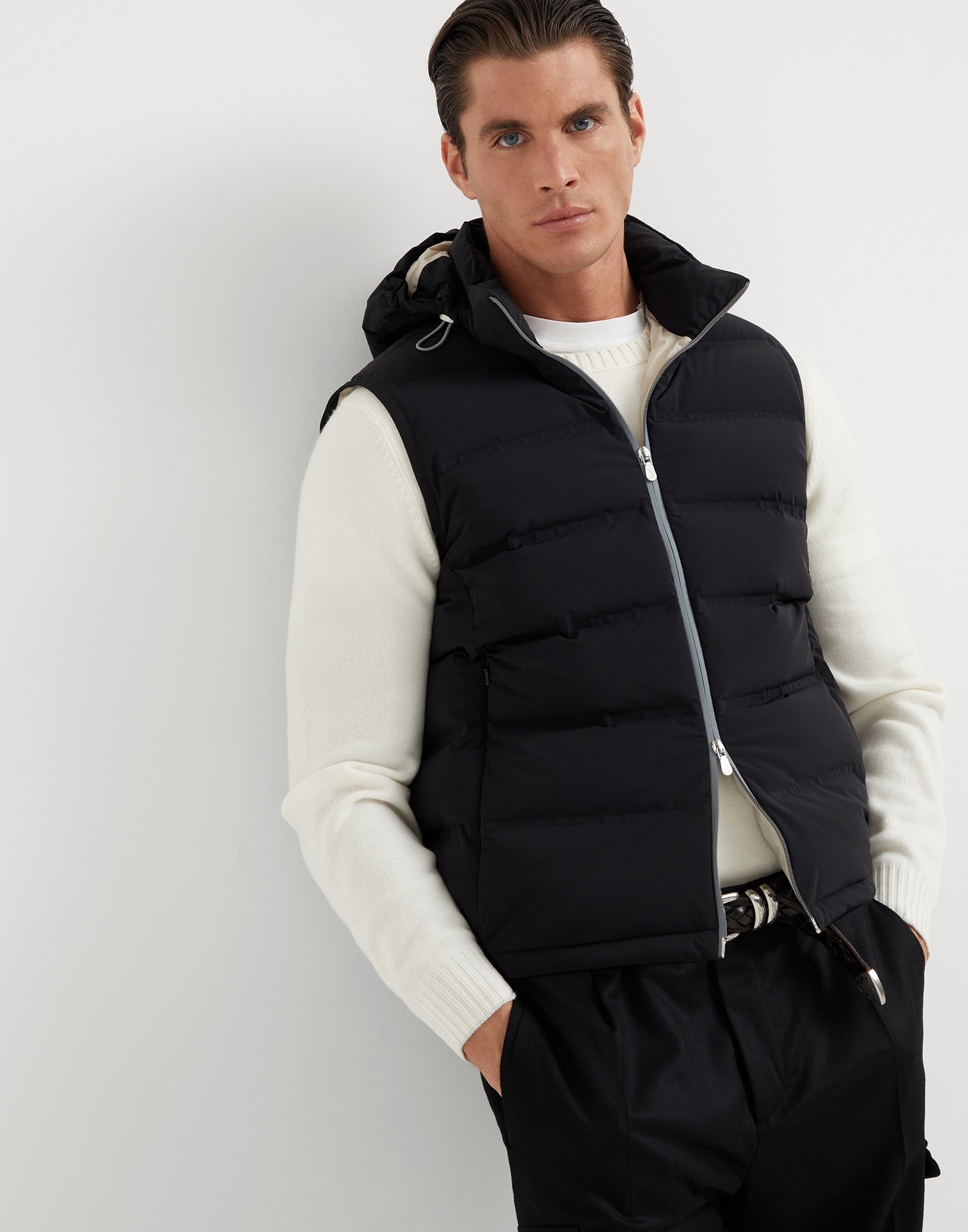 Bonded taffeta down vest with heat-bonded seams and detachable hood - 4