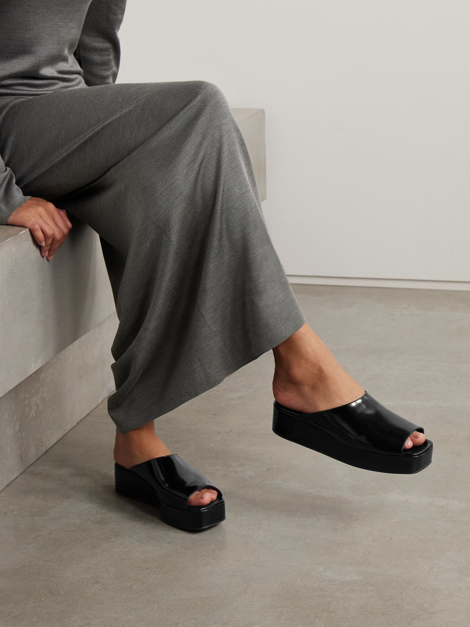 Emi glossed-leather platform slides Black - 2