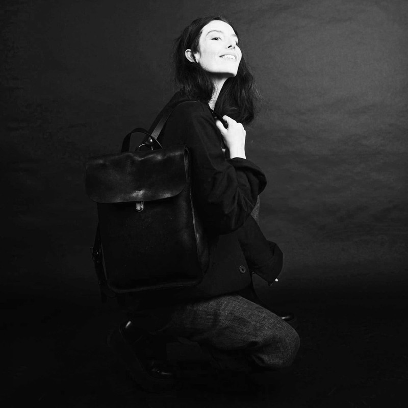 PUNCHO BACKPACK - BLACK 6