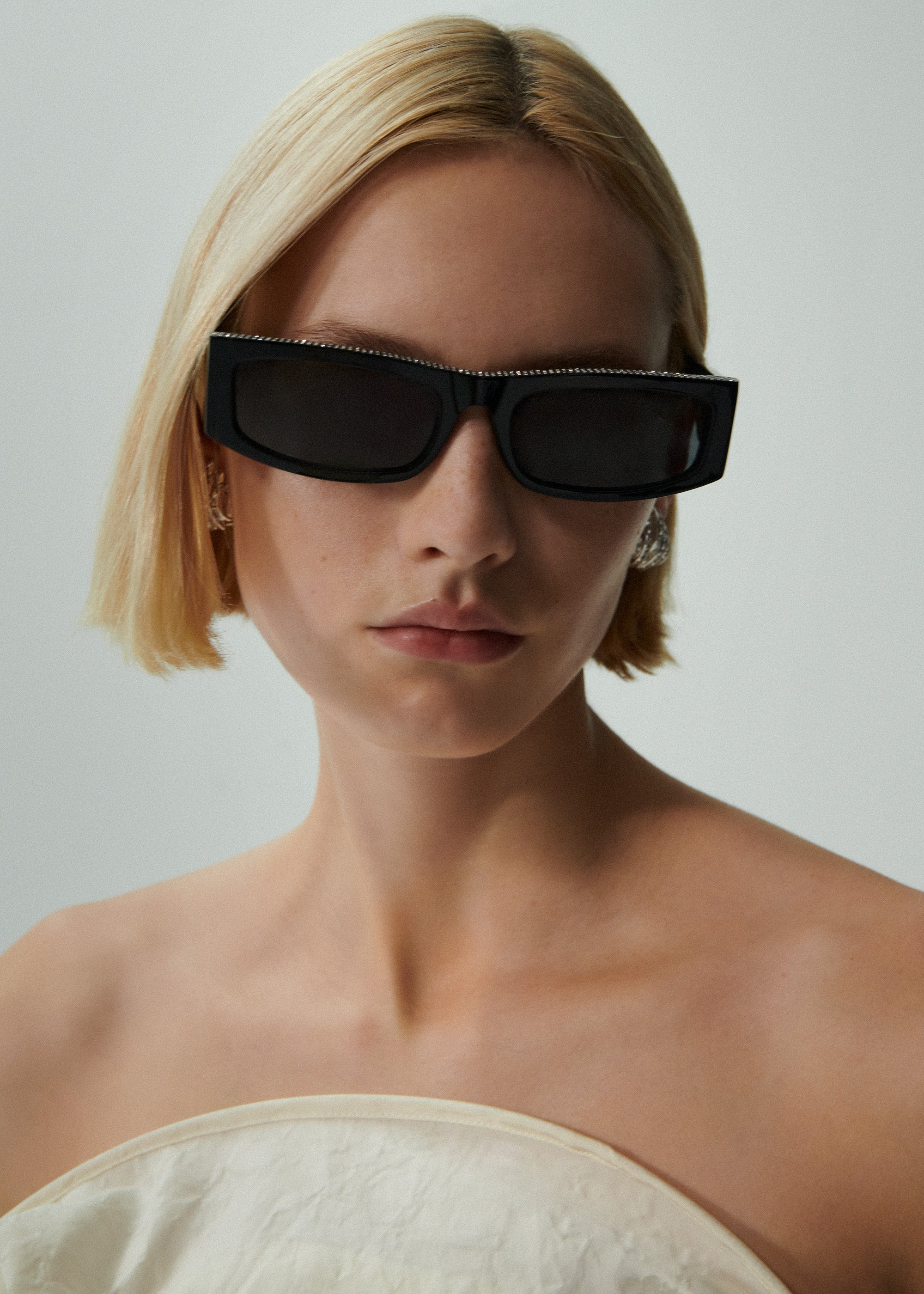 Rectangular sunglasses in black crystals - 4
