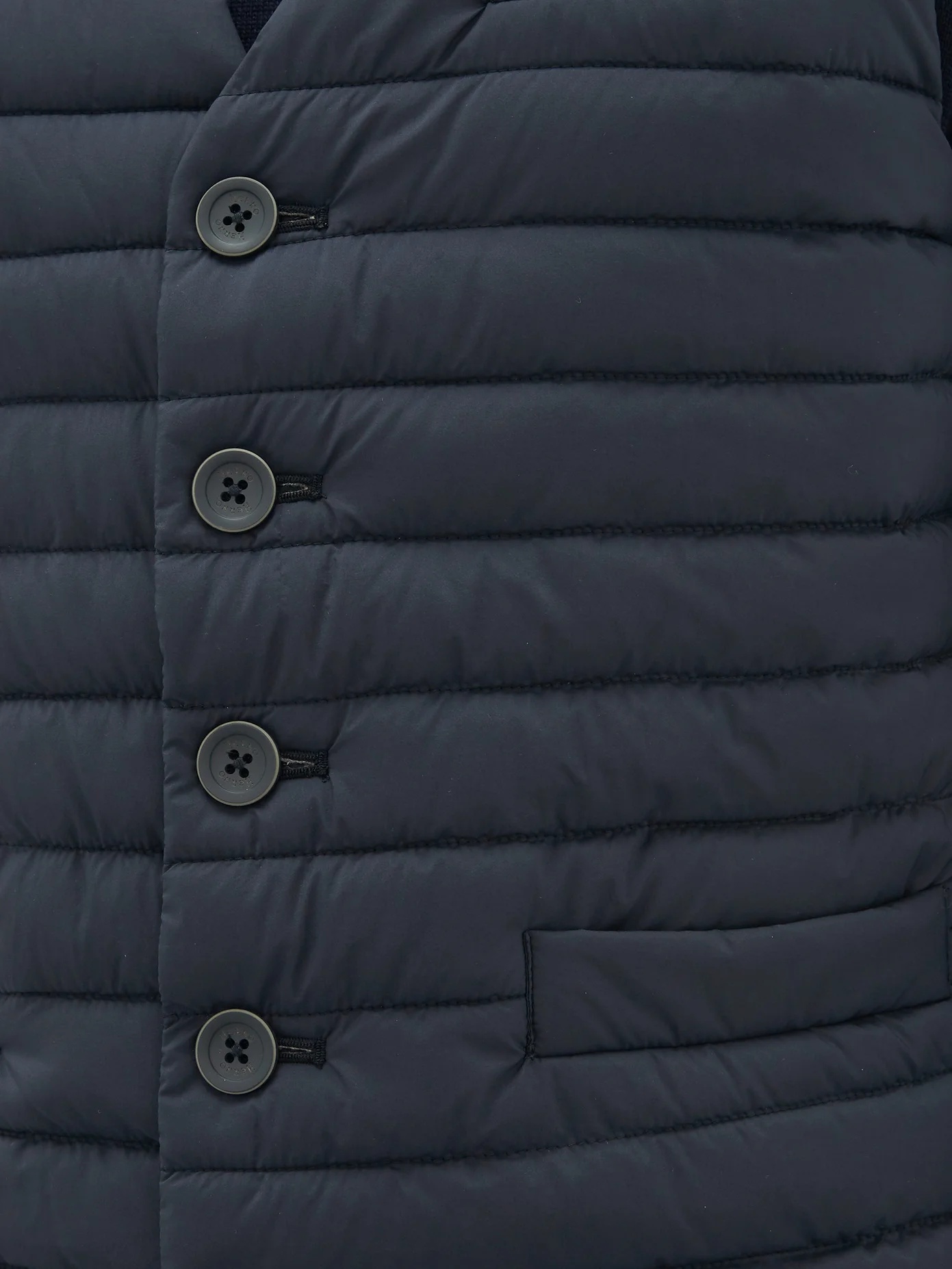 Buttoned quilted gilet - 4