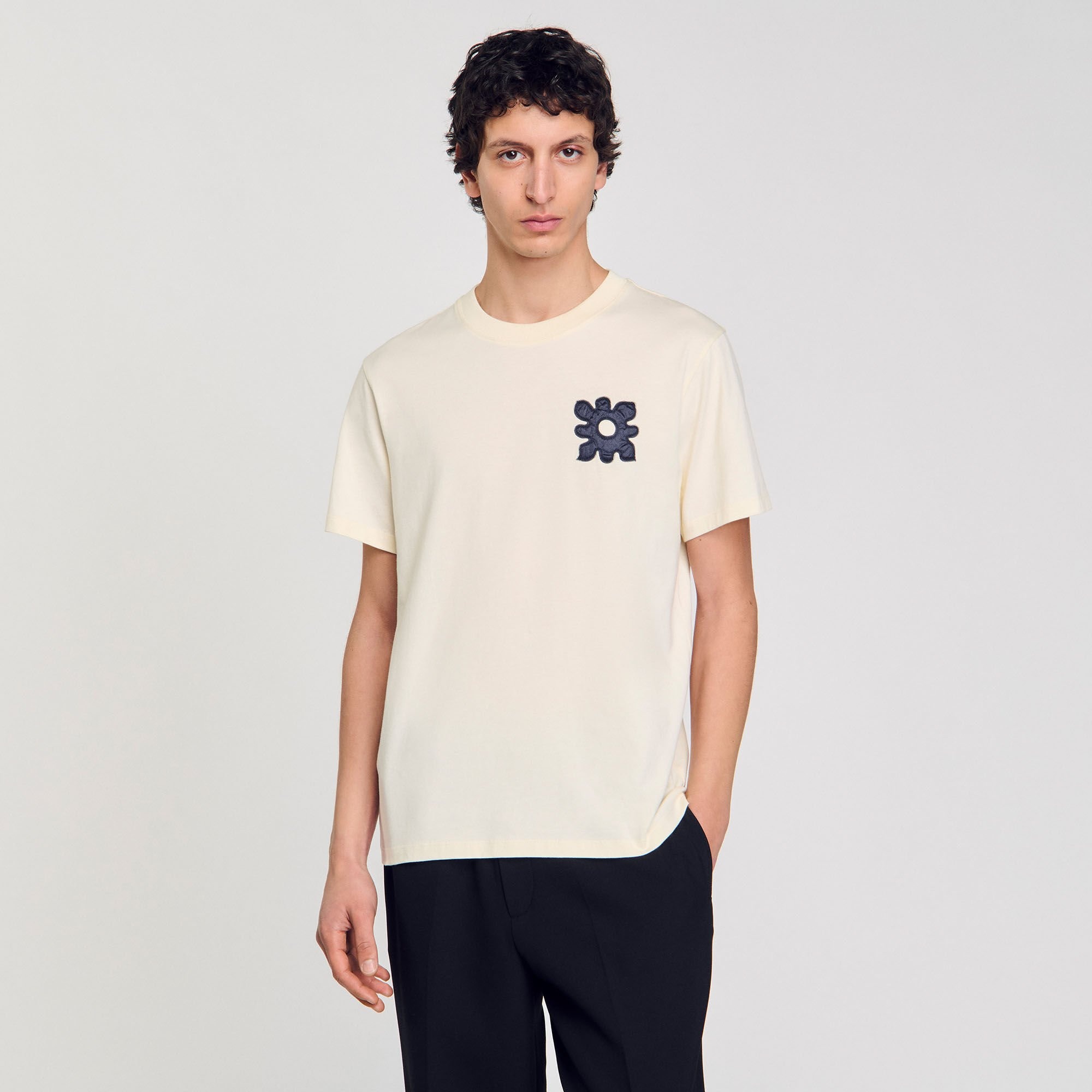 T-SHIRT WITH FLOWER DETAIL - 4