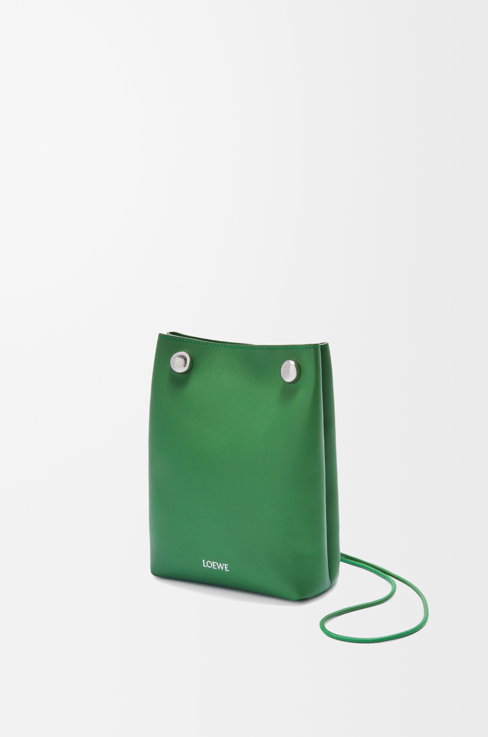 Pebble pouch in smooth calfskin 2