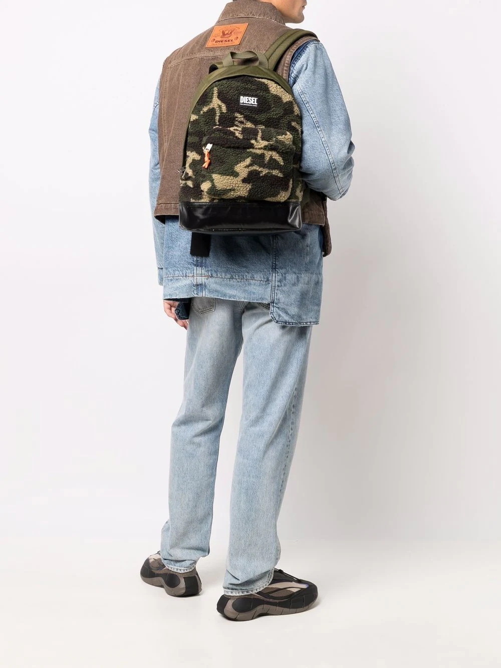 faux-shearling camouflage backpack - 2