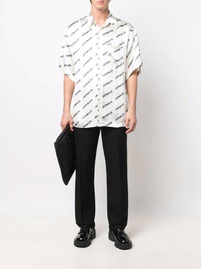 VETEMENTS logo-print short-sleeved shirt outlook