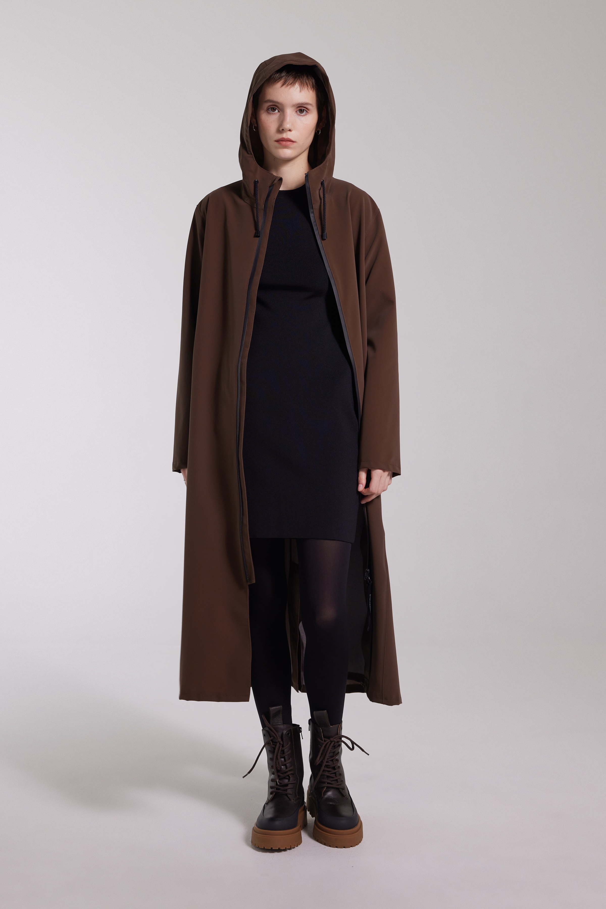 Mosebacke Long Lightweight Matte Zip Raincoat Dark Brown - 3