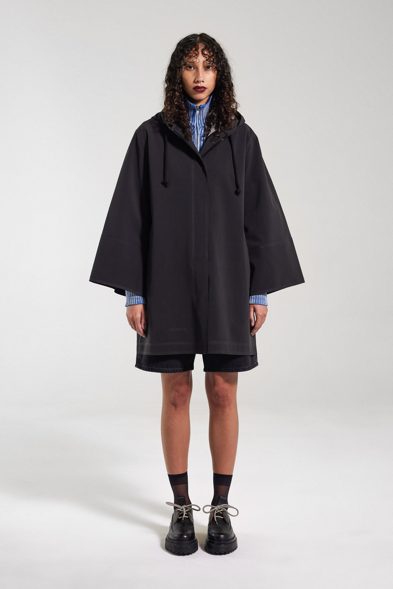 Stutterheim Lubban Lightweight Matte Raincoat Black outlook
