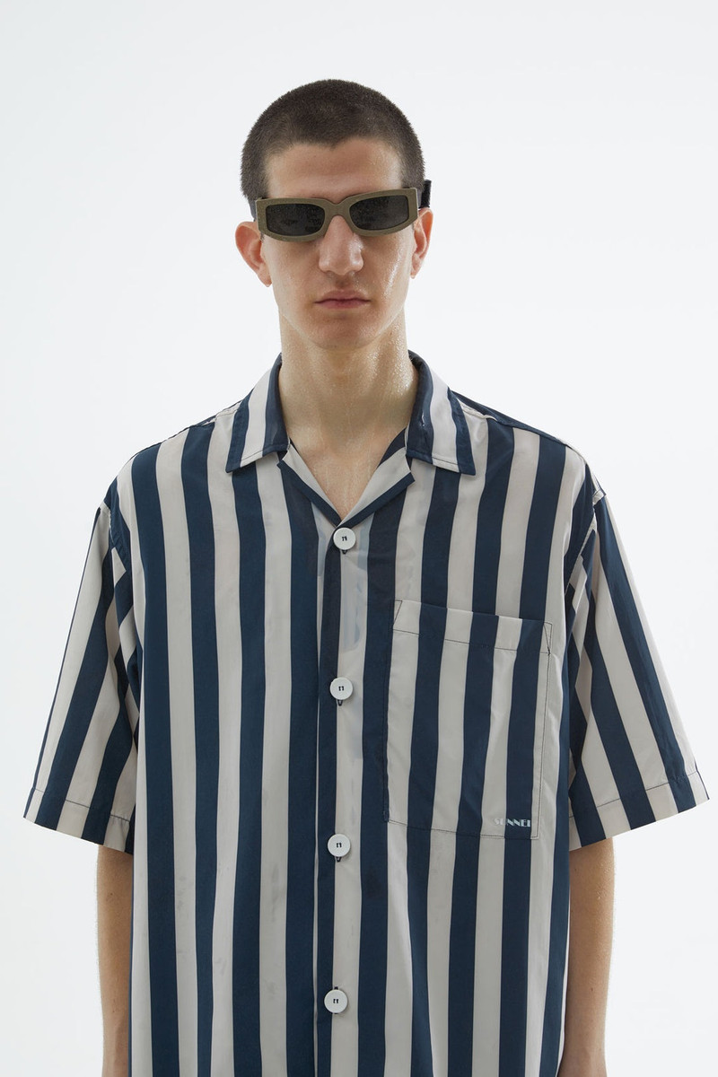 SHORTSLEEVED BLUE & WHITE NYLON SHIRT 7