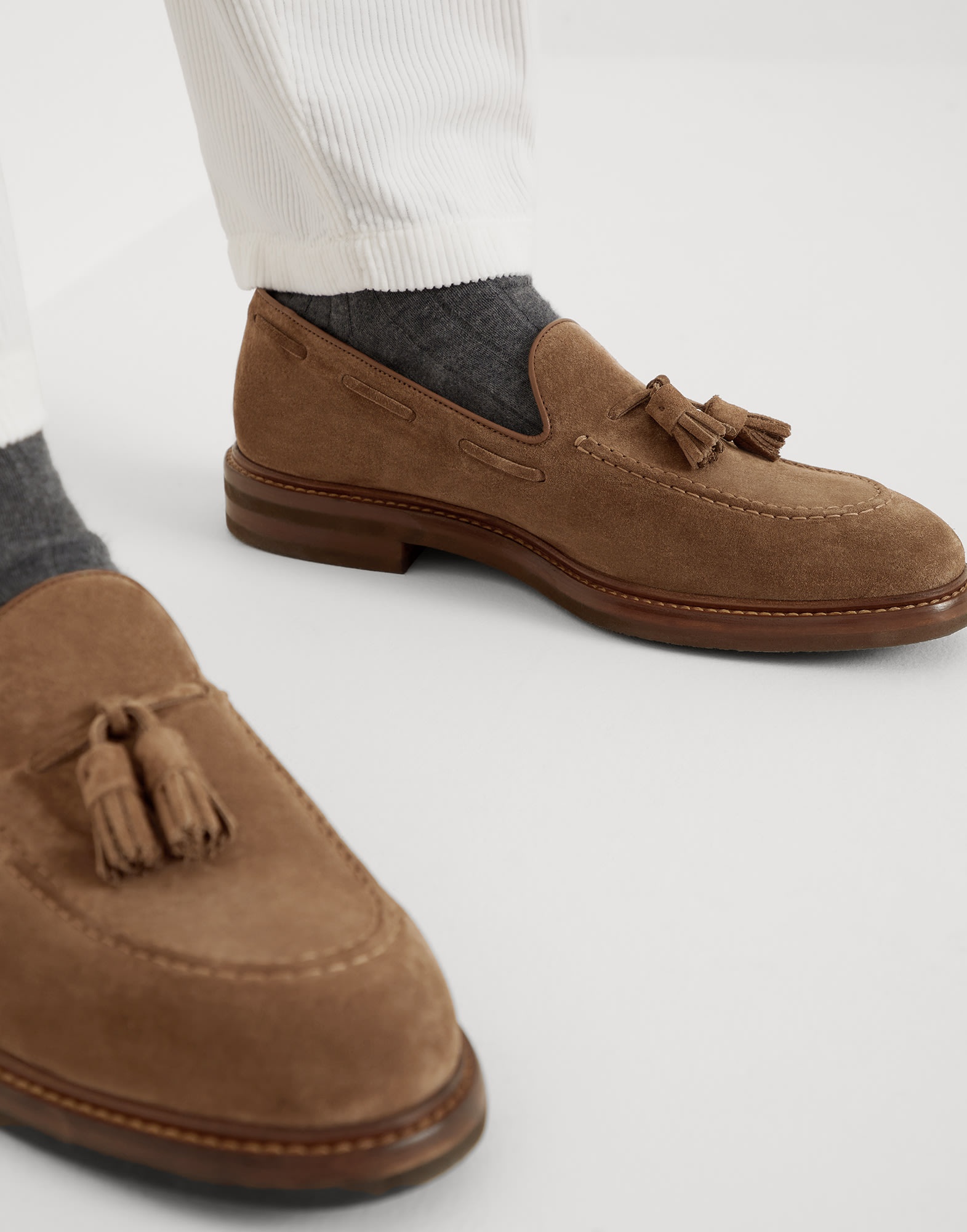 Suede loafers with tassels - 4