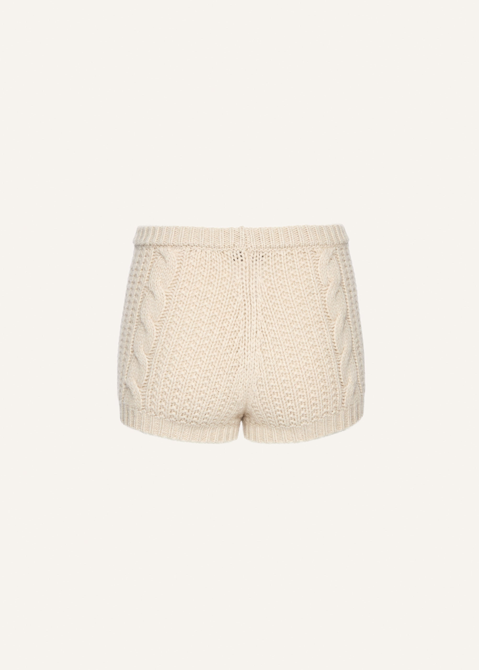 Cable-knit cashmere shorts in ivory - 2