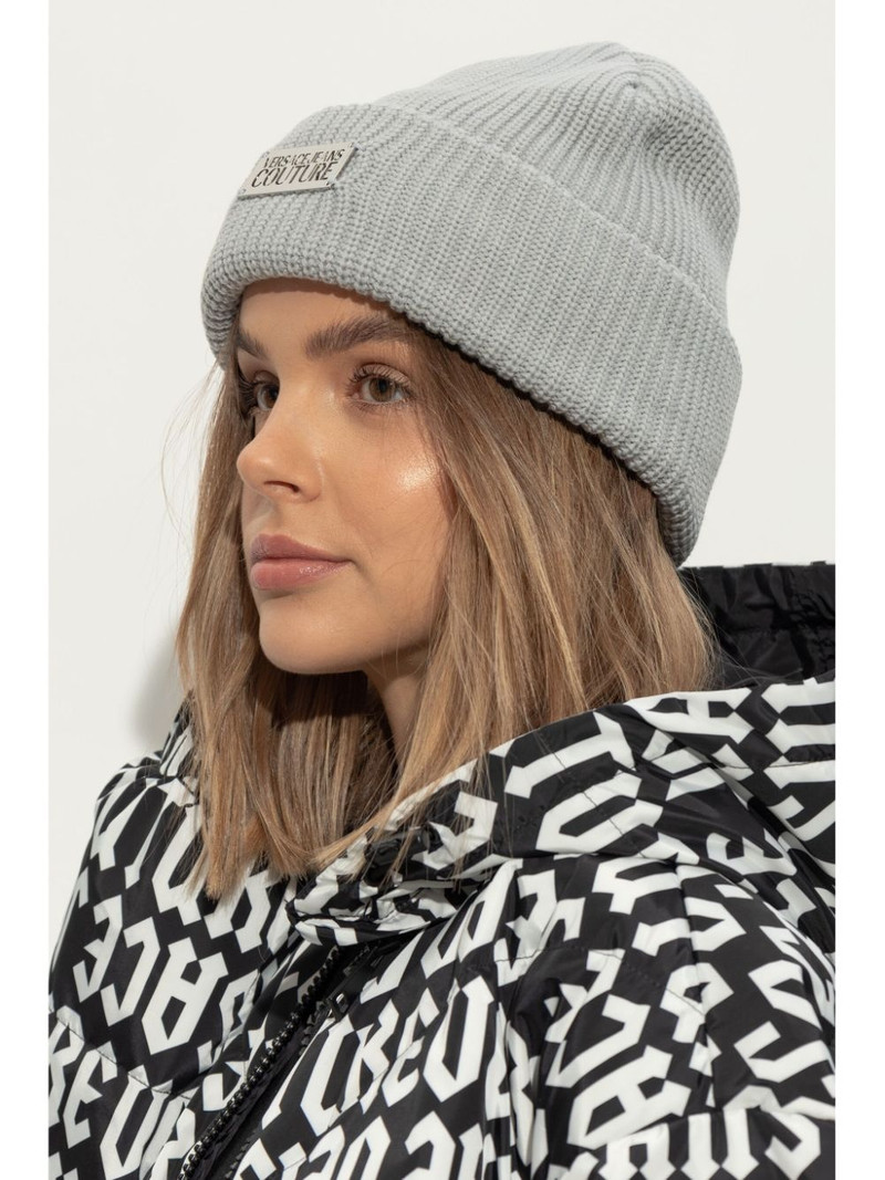 VERSACE JEANS COUTURE logo-plaque knitted beanie outlook
