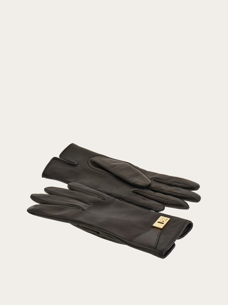 Gloves with buckle 3