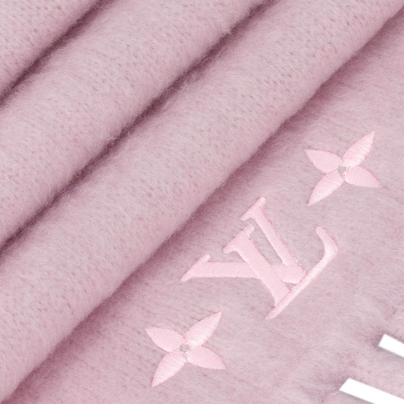 LV Fluffy Scarf 3