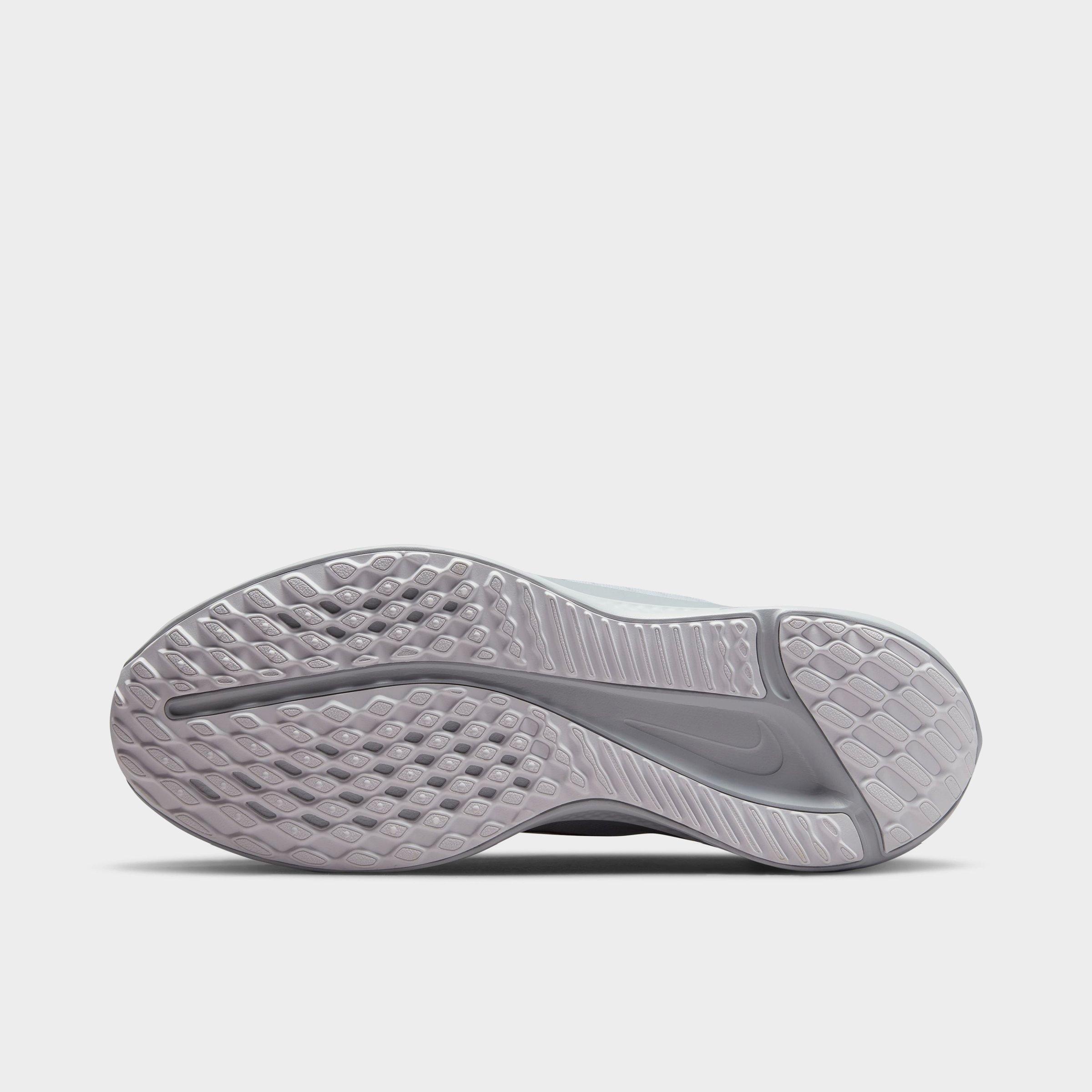 WOMEN'S NIKE QUEST 5 ROAD RUNNING SHOES - 6