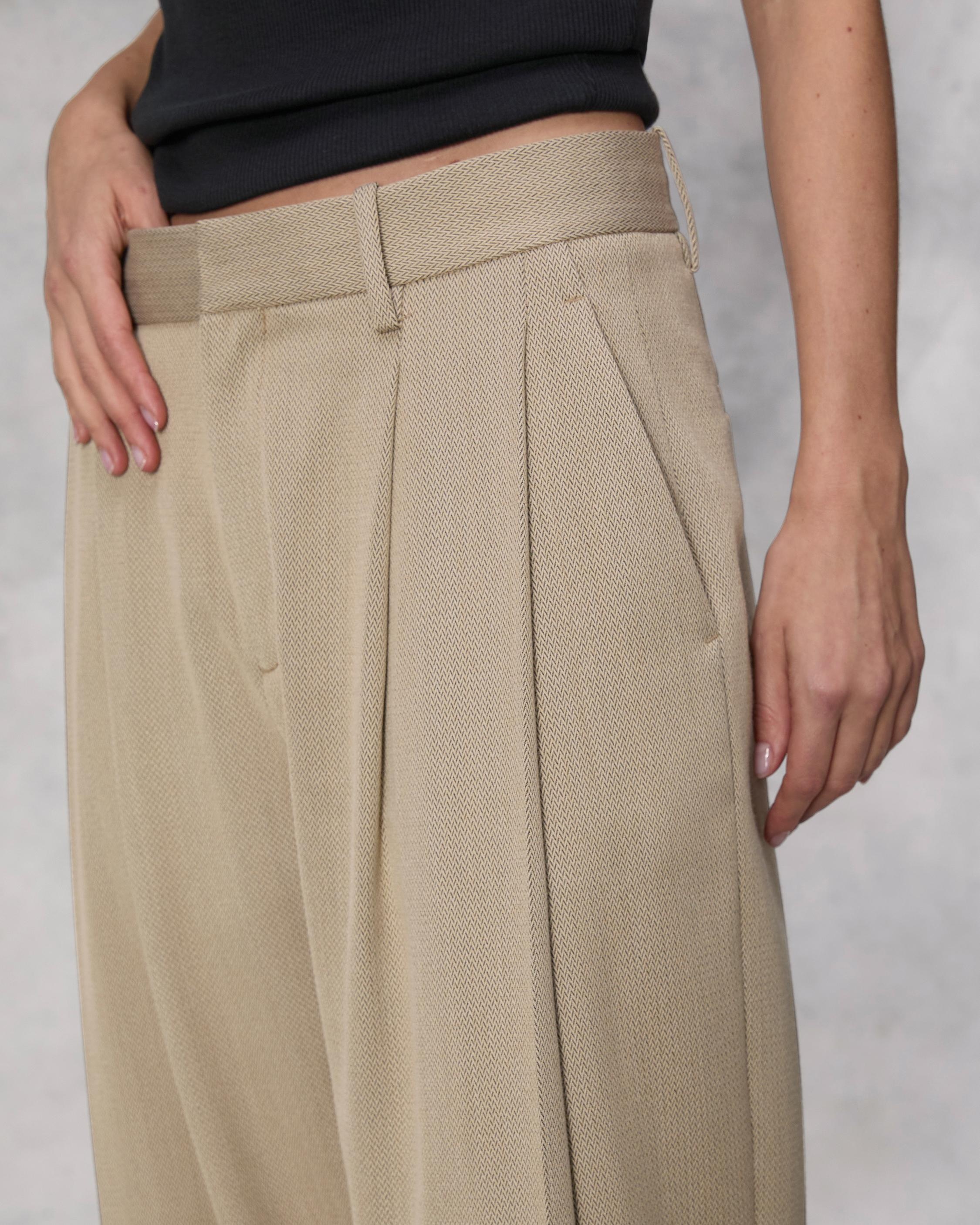 Cecily Italian Herringbone Pant
Relaxed Fit - 6