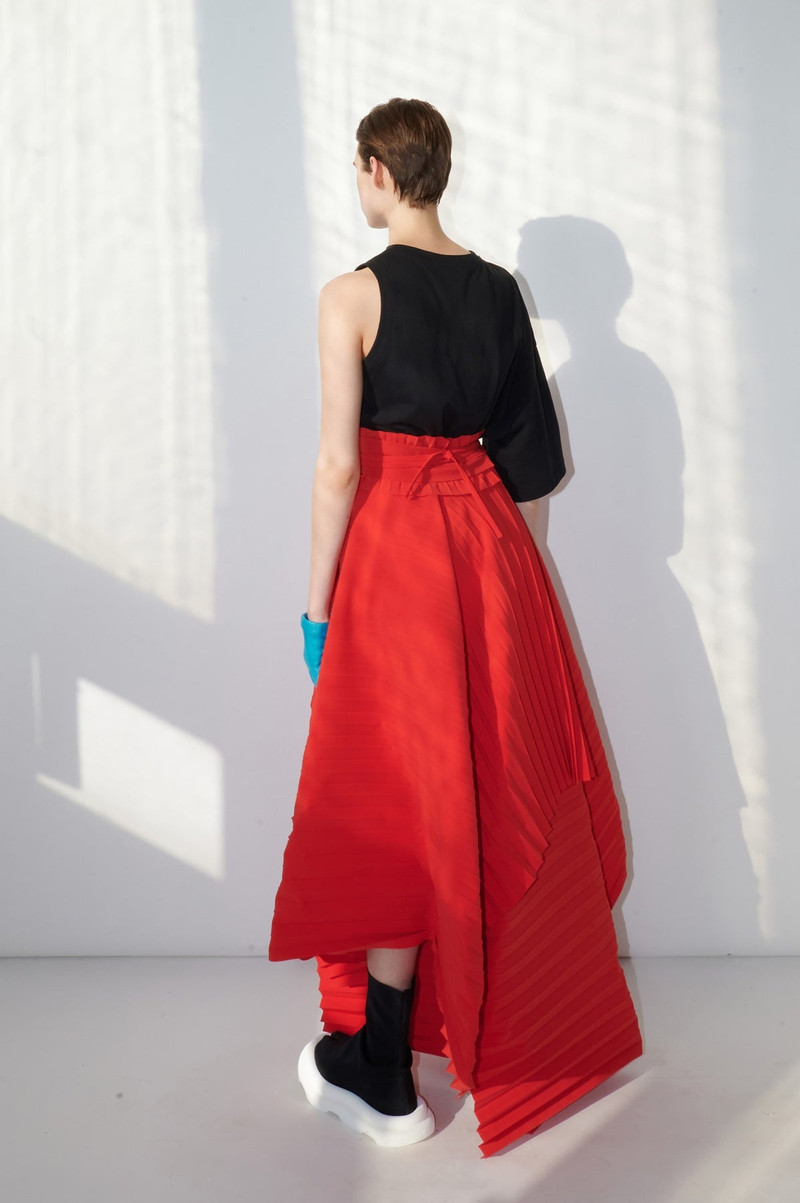 ORGANIC COTTON ONE-SLEEVE T-SHIRT BLACK 18