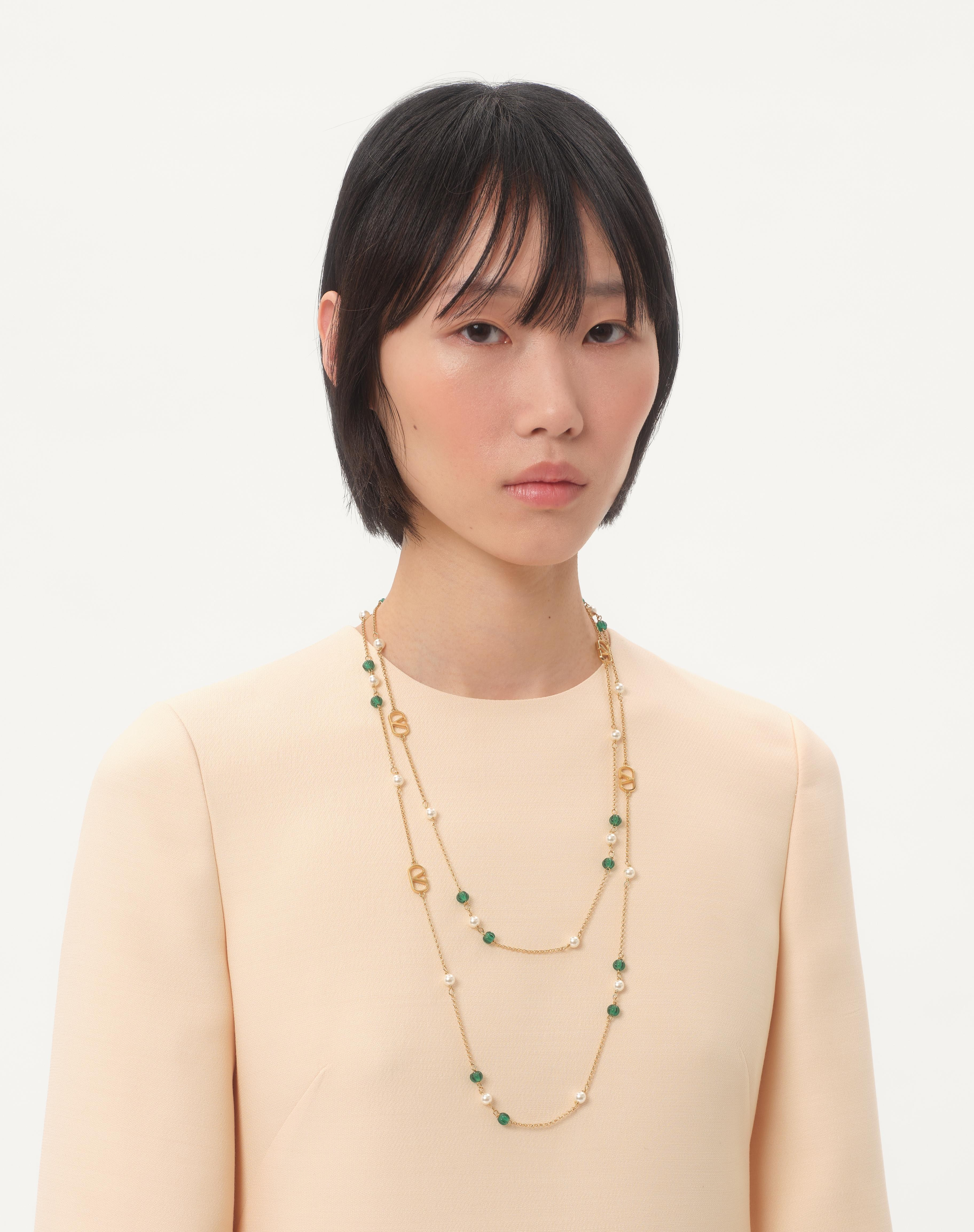 VLOGO SIGNATURE LONG NECKLACE IN METAL, PEARLS AND KNURLED GLASS - 2