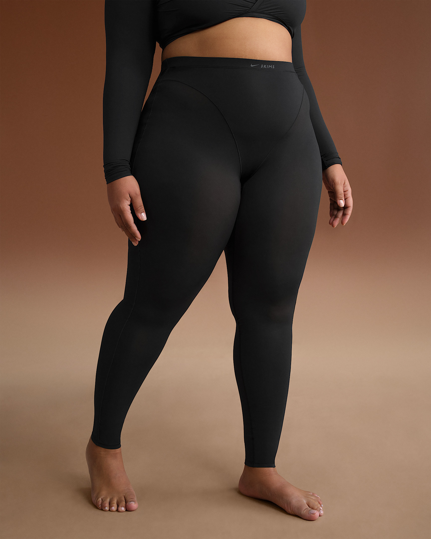 NikeSKIMS Weightless Layers Women's High-Waisted V-Panel Leggings - 7