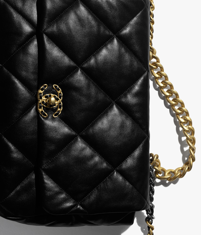 CHANEL 19 Maxi Handbag 4