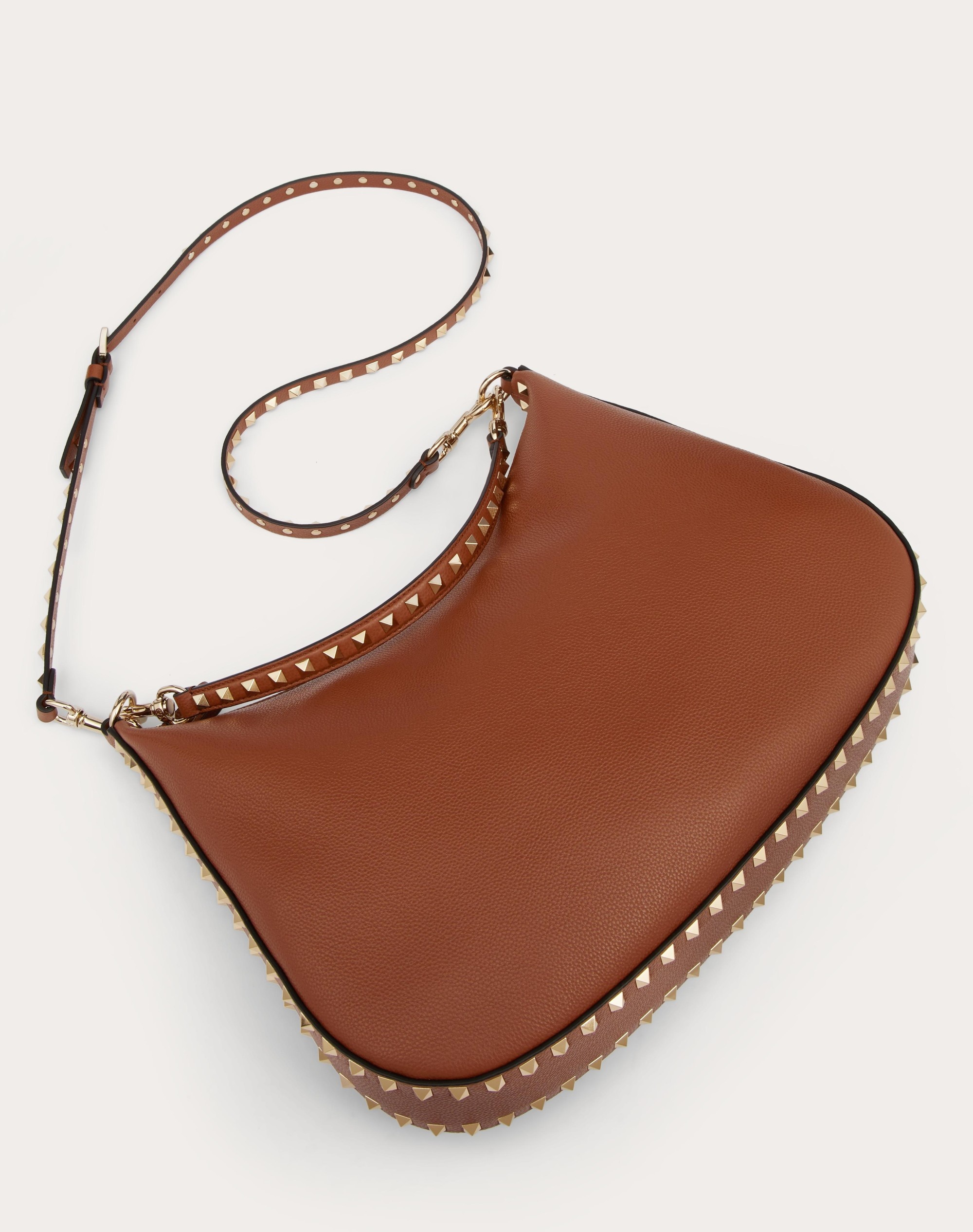 ROCKSTUD HOBO BAG IN GRAINY CALFSKIN - 5