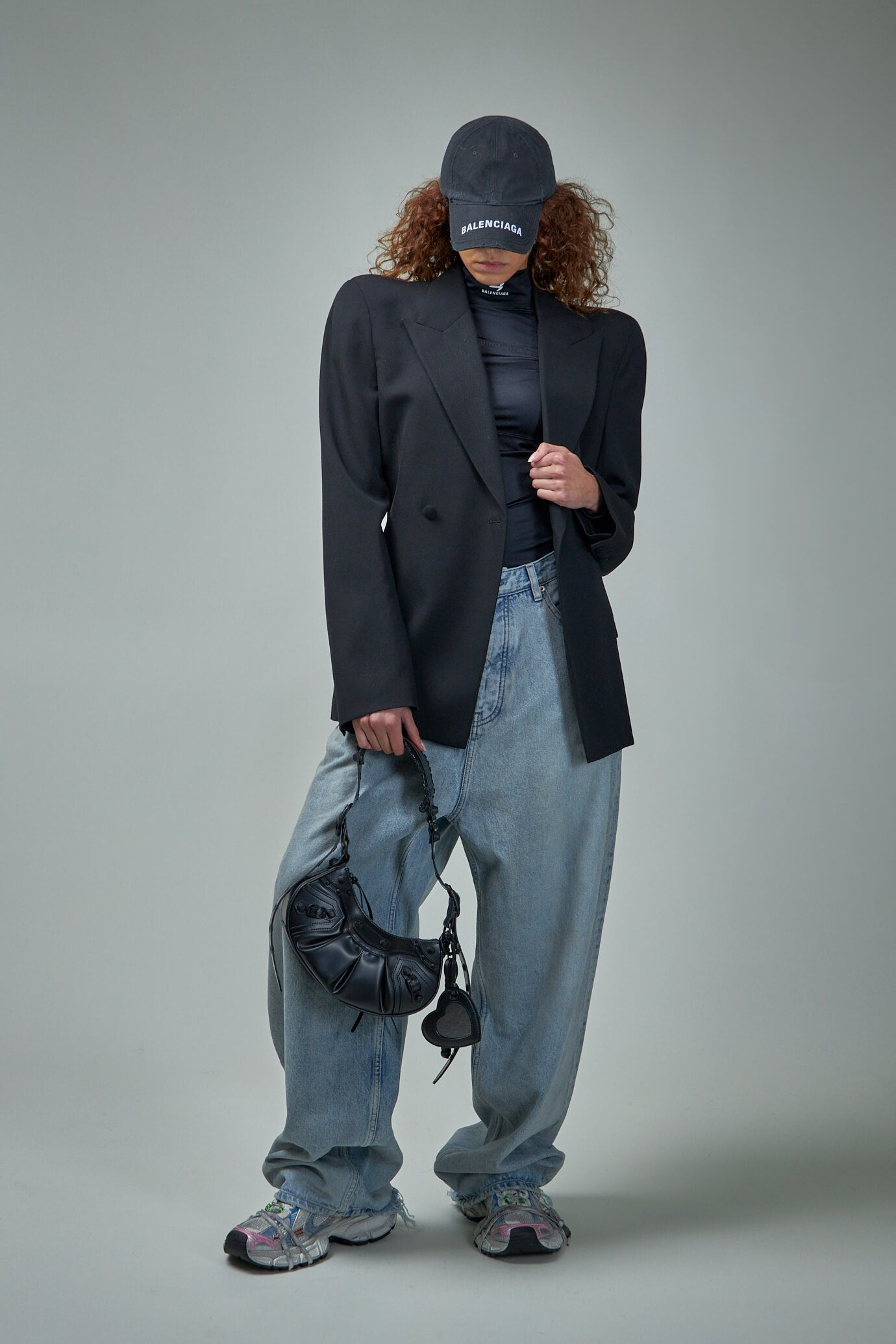 モダン♪◇ROUND SHOULDER ジャケット◇BALENCIAGA BALENCIAGA Round Waisted Shoulder Jacket | labelsfashion