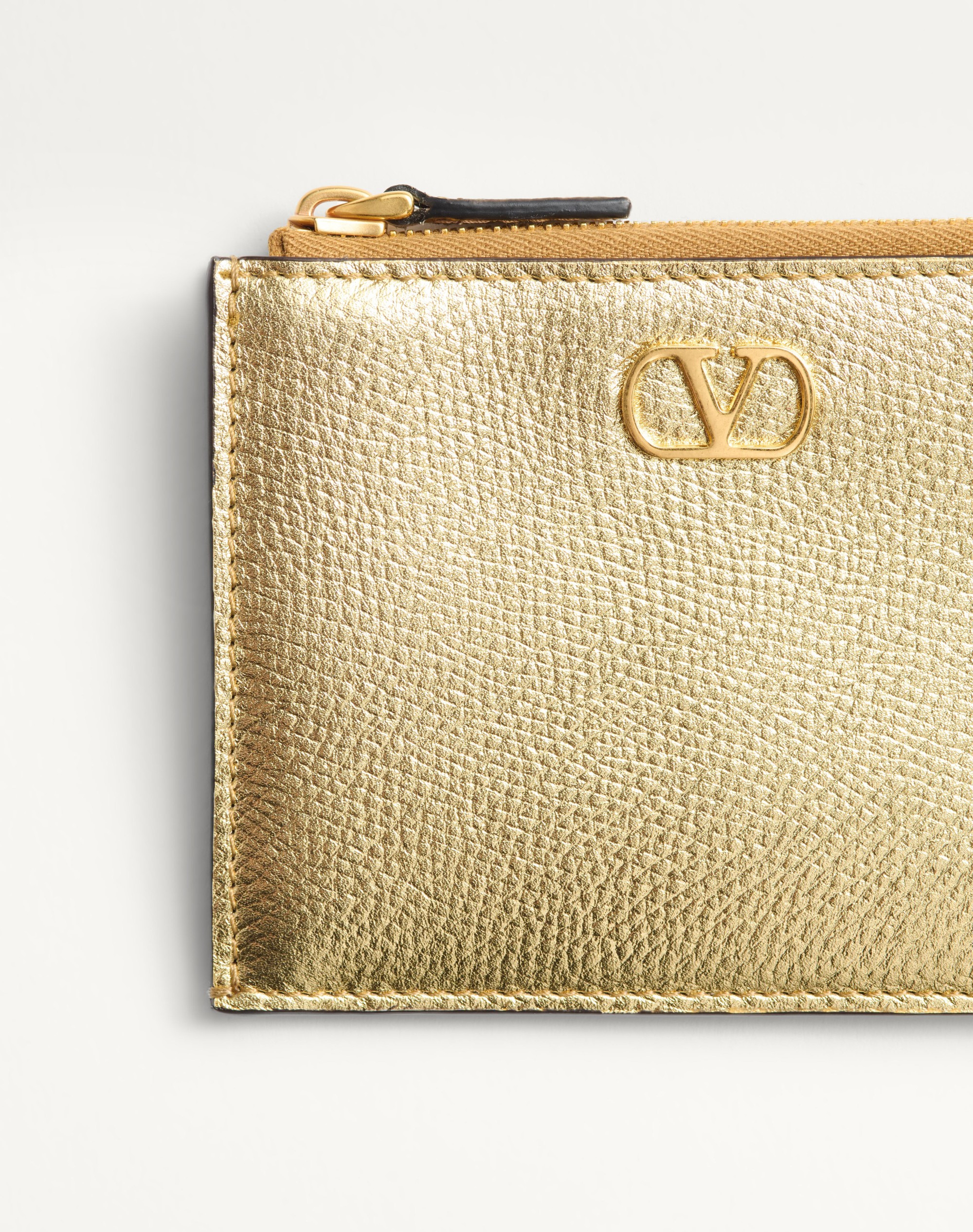 VLOGO SIGNATURE CARDHOLDER IN LAMINATED GRAINY CALFSKIN - 2