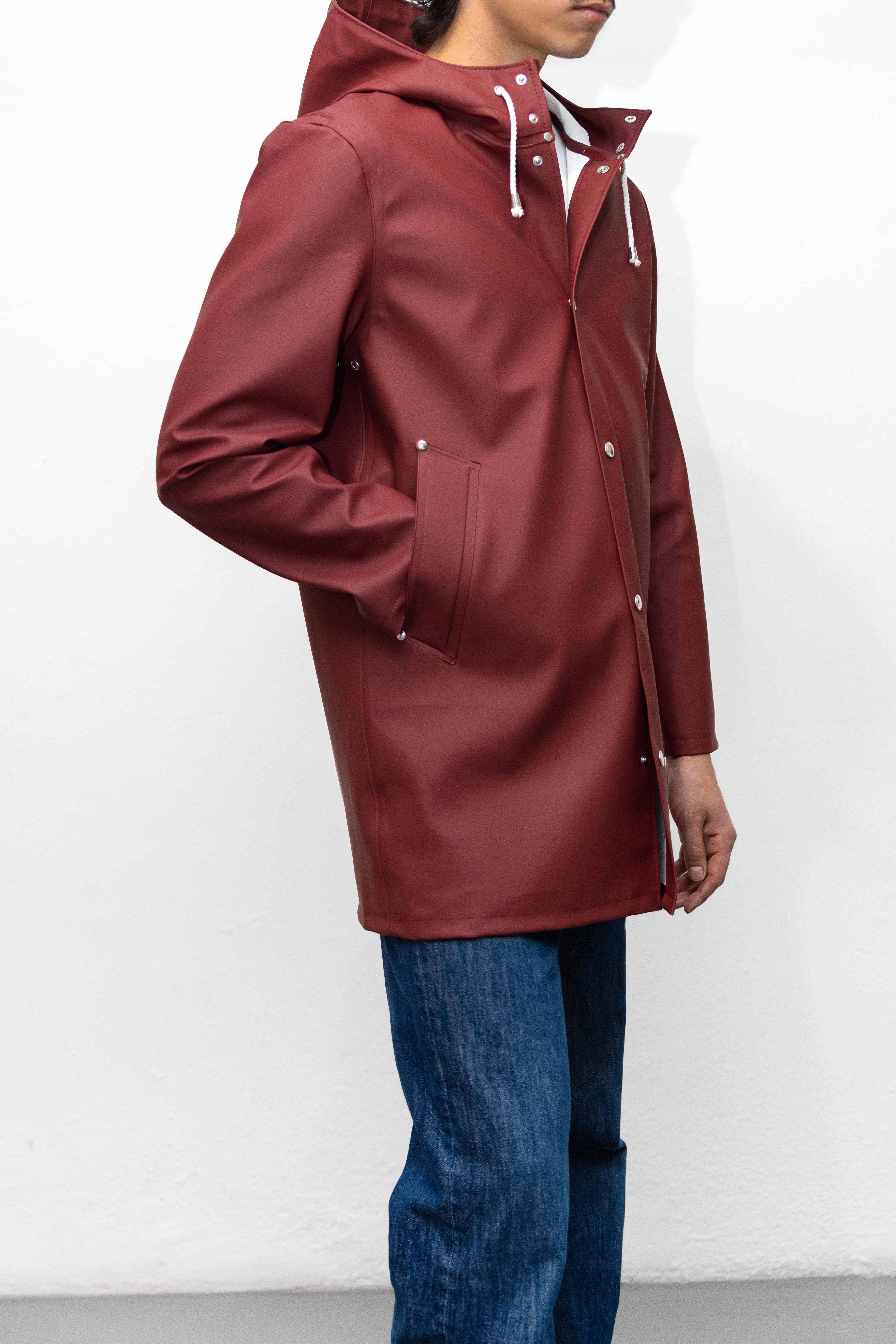 Stutterheim Stockholm Long Sleeve Hooded Raincoat in Burgundy at Nordstrom - 5
