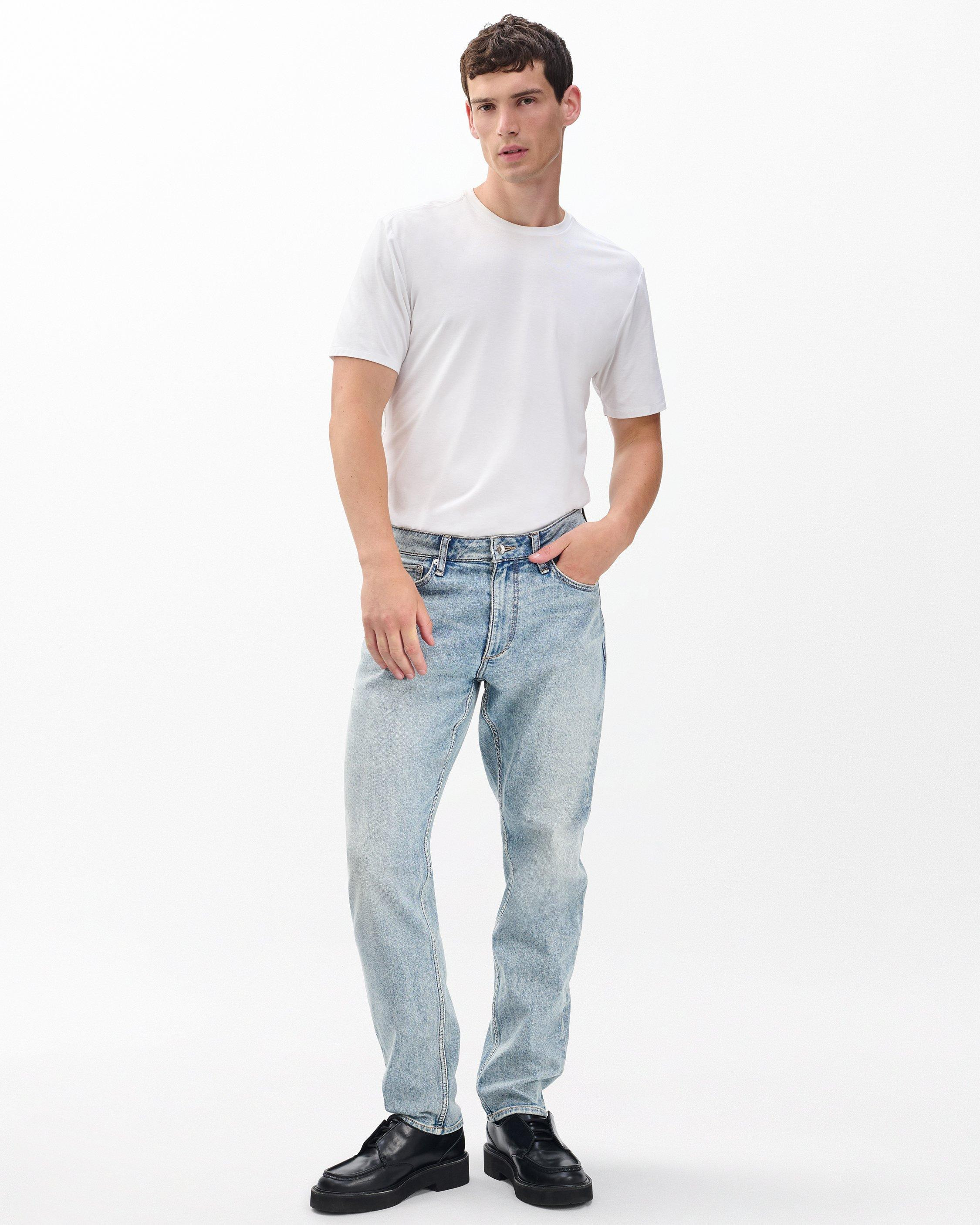 Fit 3 Athletic Jeans
Authentic Stretch in Morningside - 3