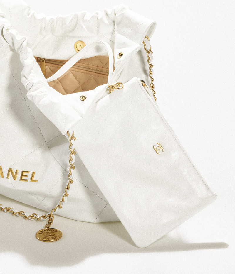 CHANEL 22 Handbag 3