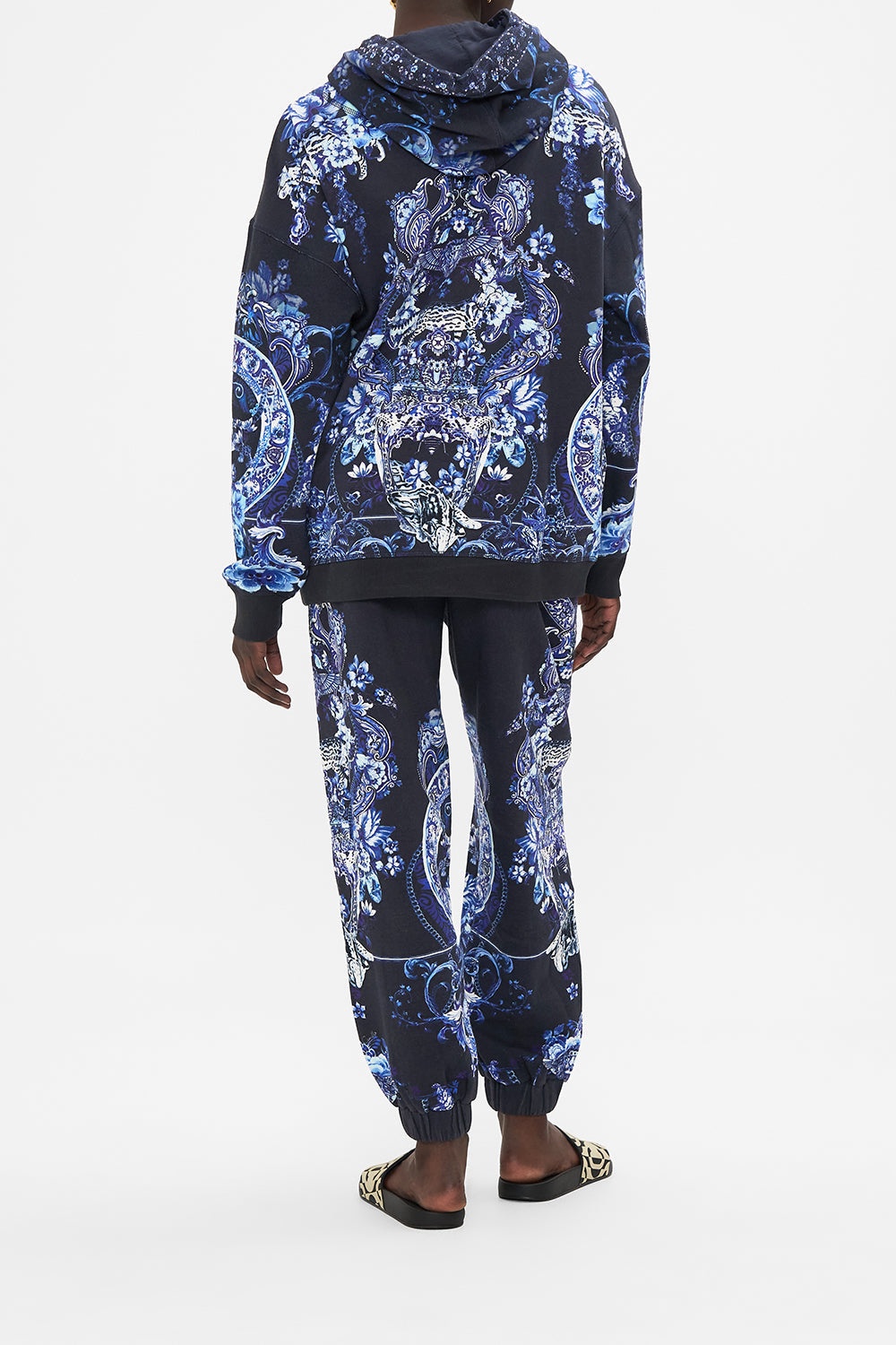 HOODY WITH POCKETS - 3