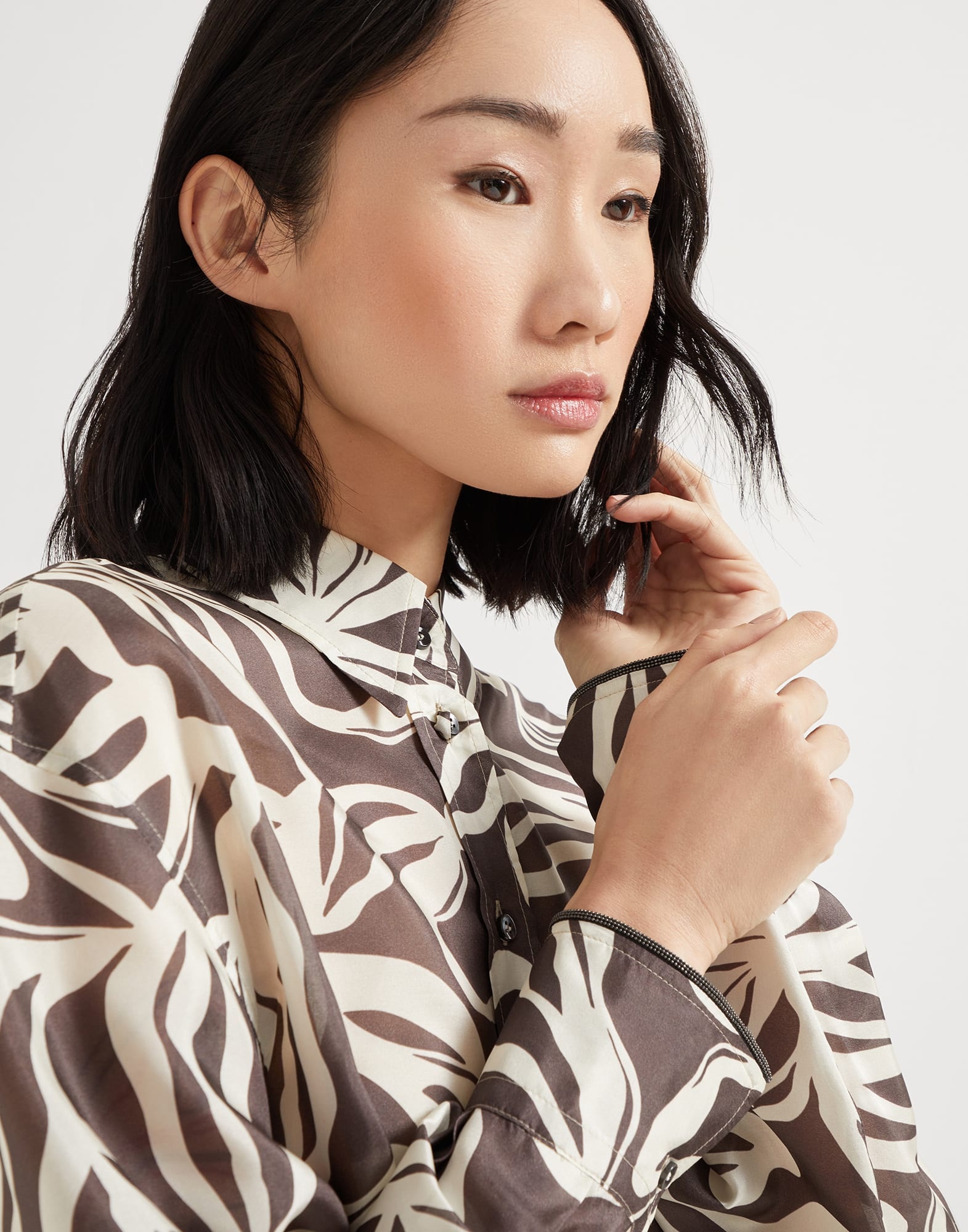 Silk floral print pongée shirt with shiny cuffs - 3