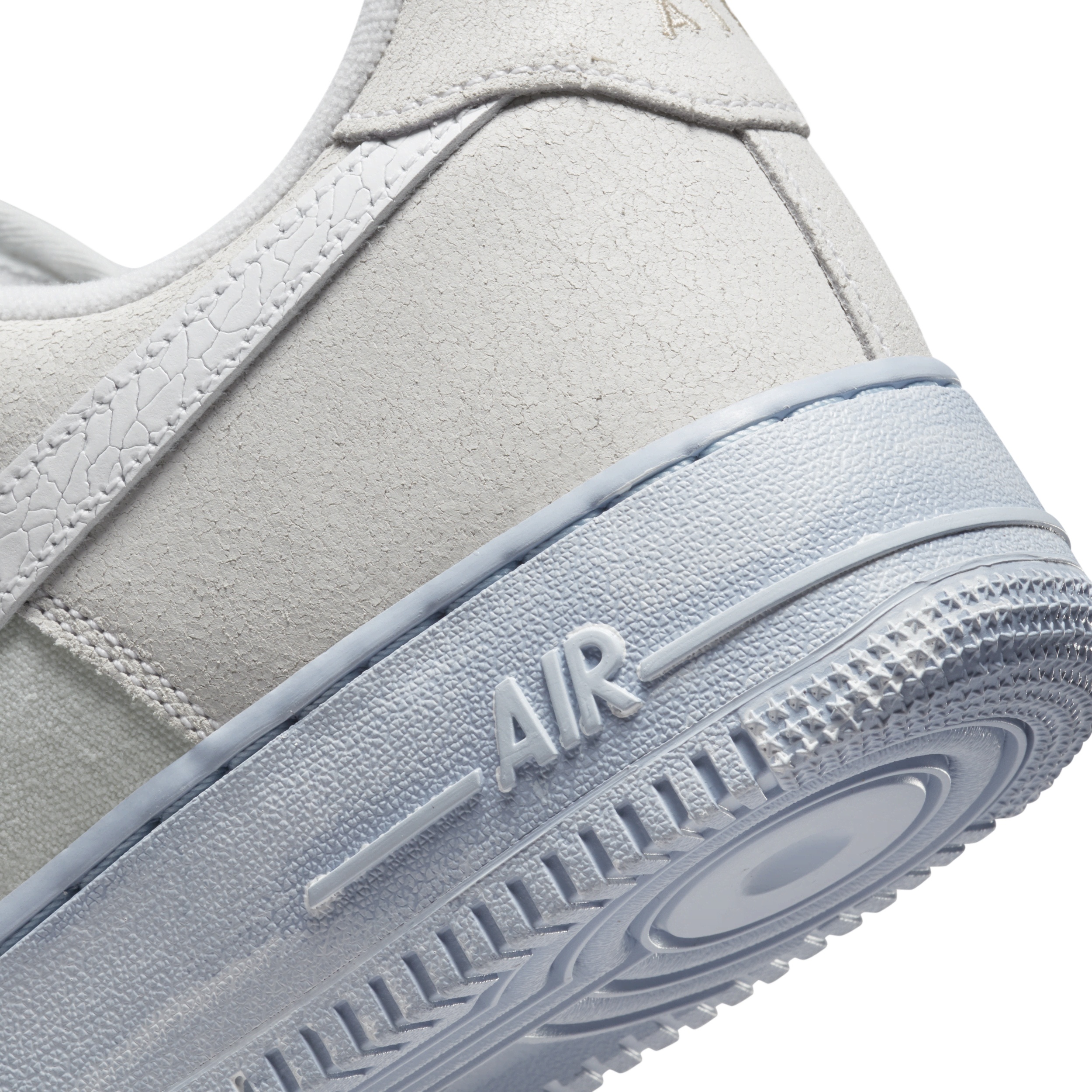 Nike Men's Air Force 1 '07 LV8 EMB Shoes - 9