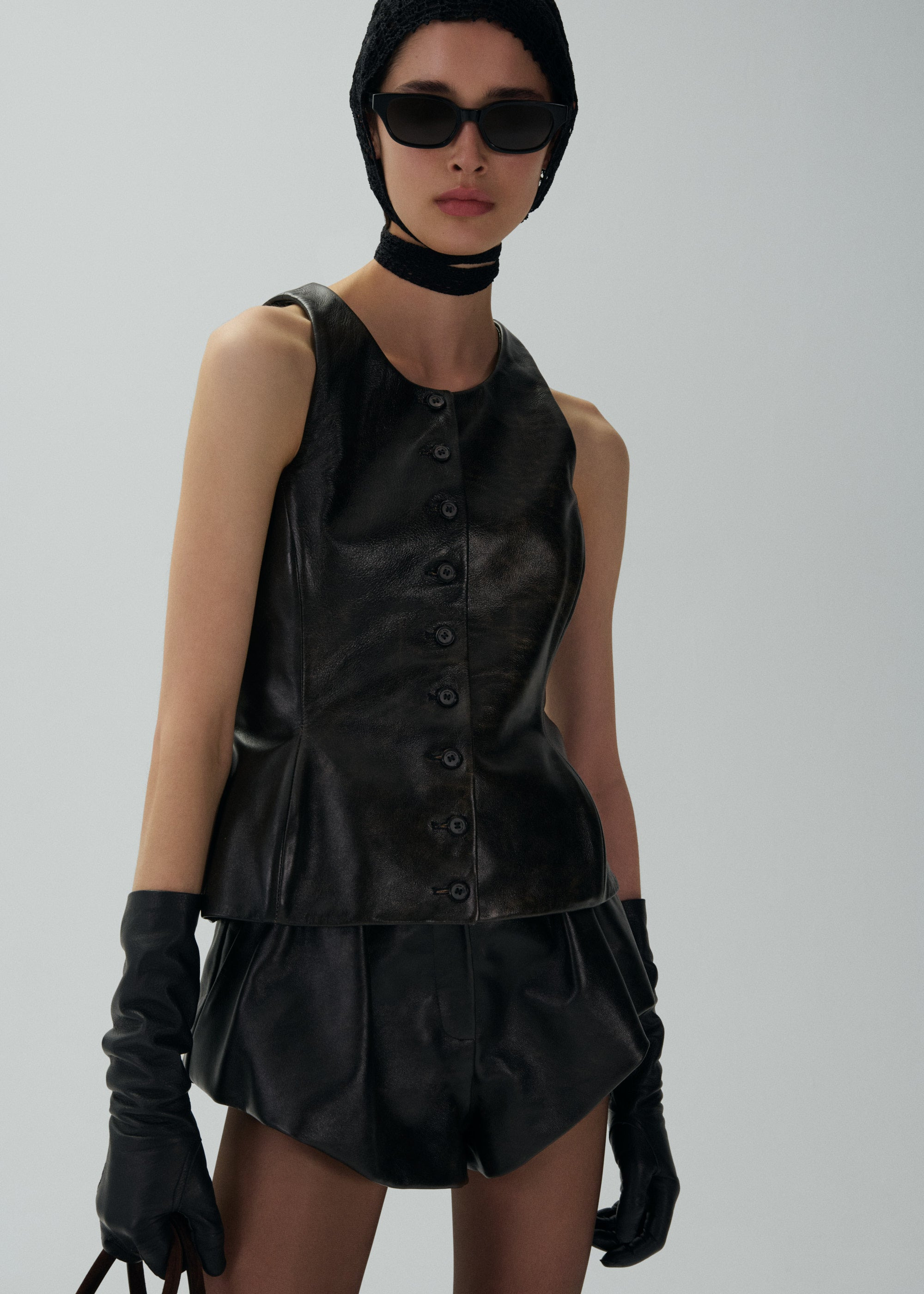 Round neck leather waistcoat in black vintage - 3