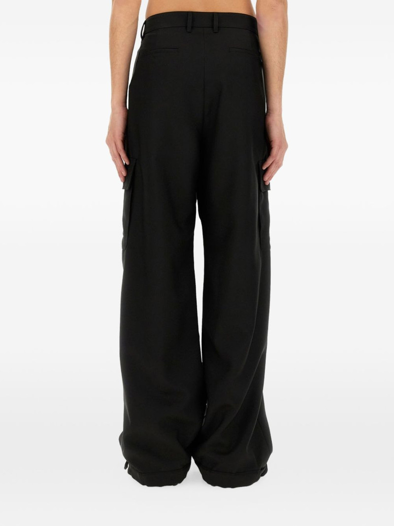 cargo-pockets trousers 3