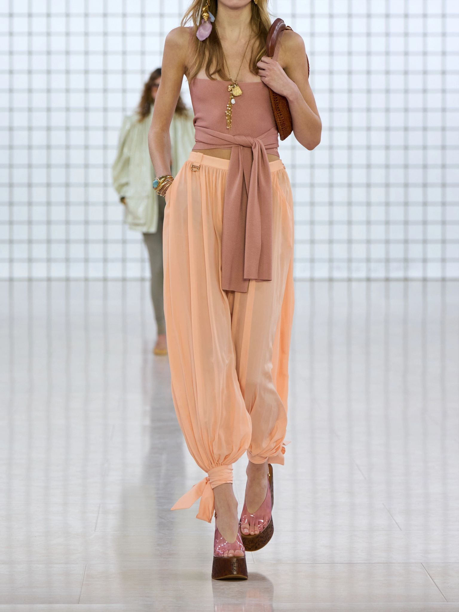 Pleated silk-charmeuse tapered pants Pink - 5